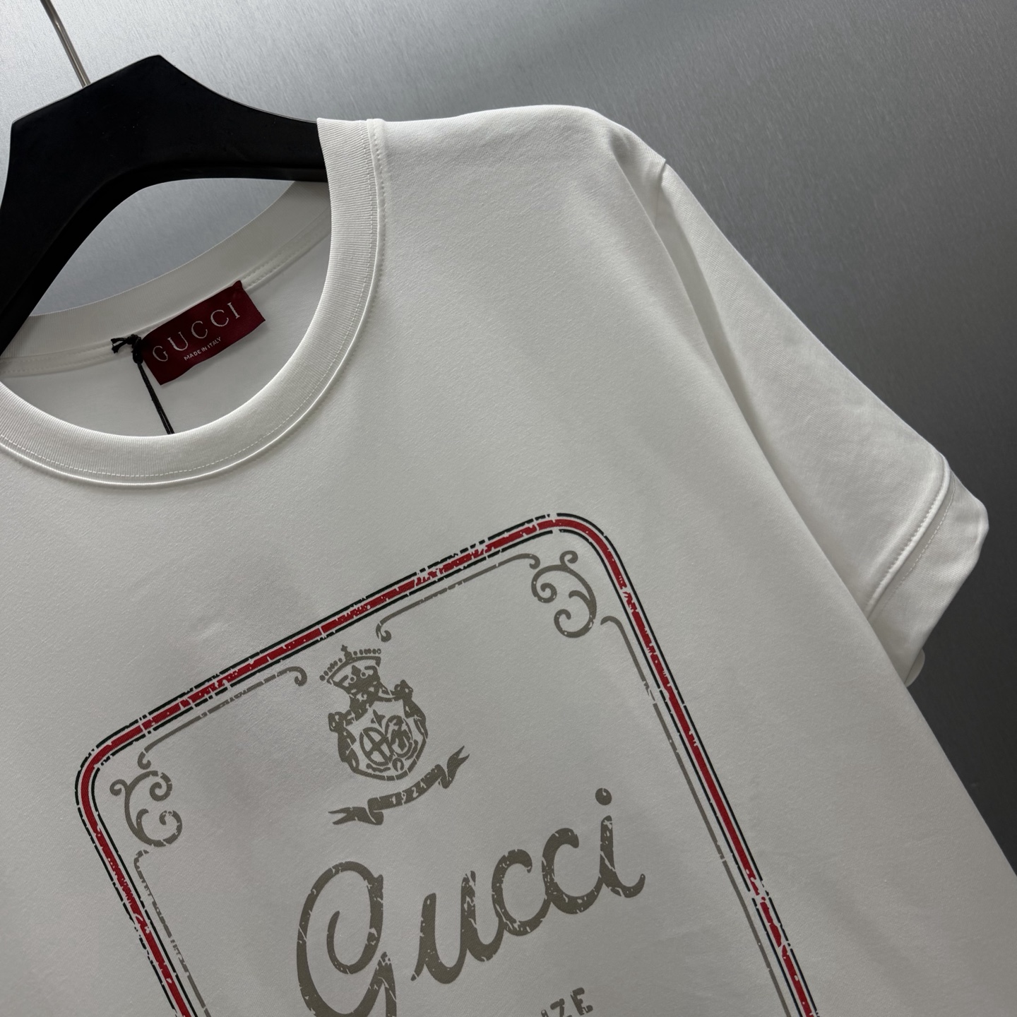 Gucci 典藏标识"Gucci Firenze Since 1921"经由不同工艺焕新演绎