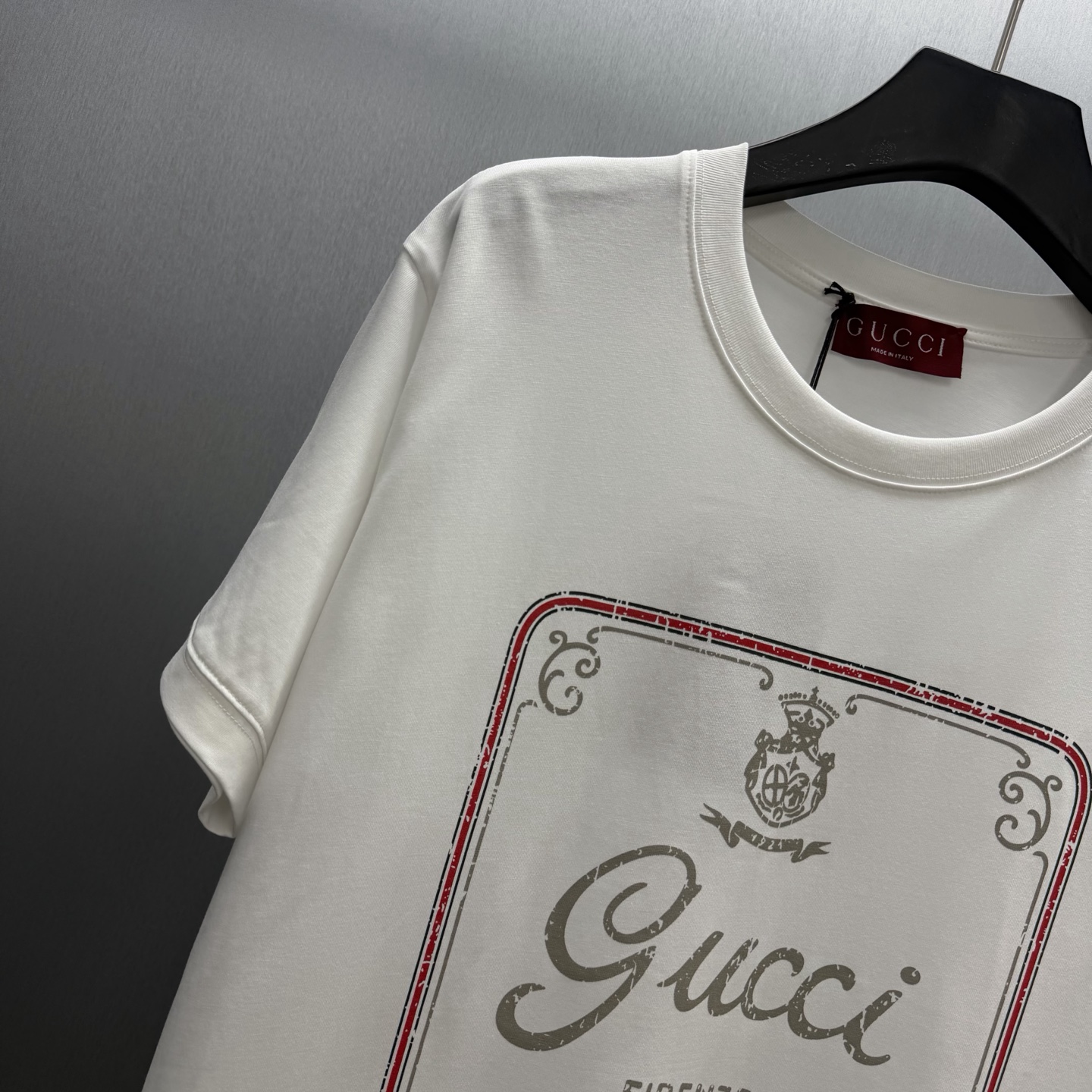 Gucci 典藏标识"Gucci Firenze Since 1921"经由不同工艺焕新演绎