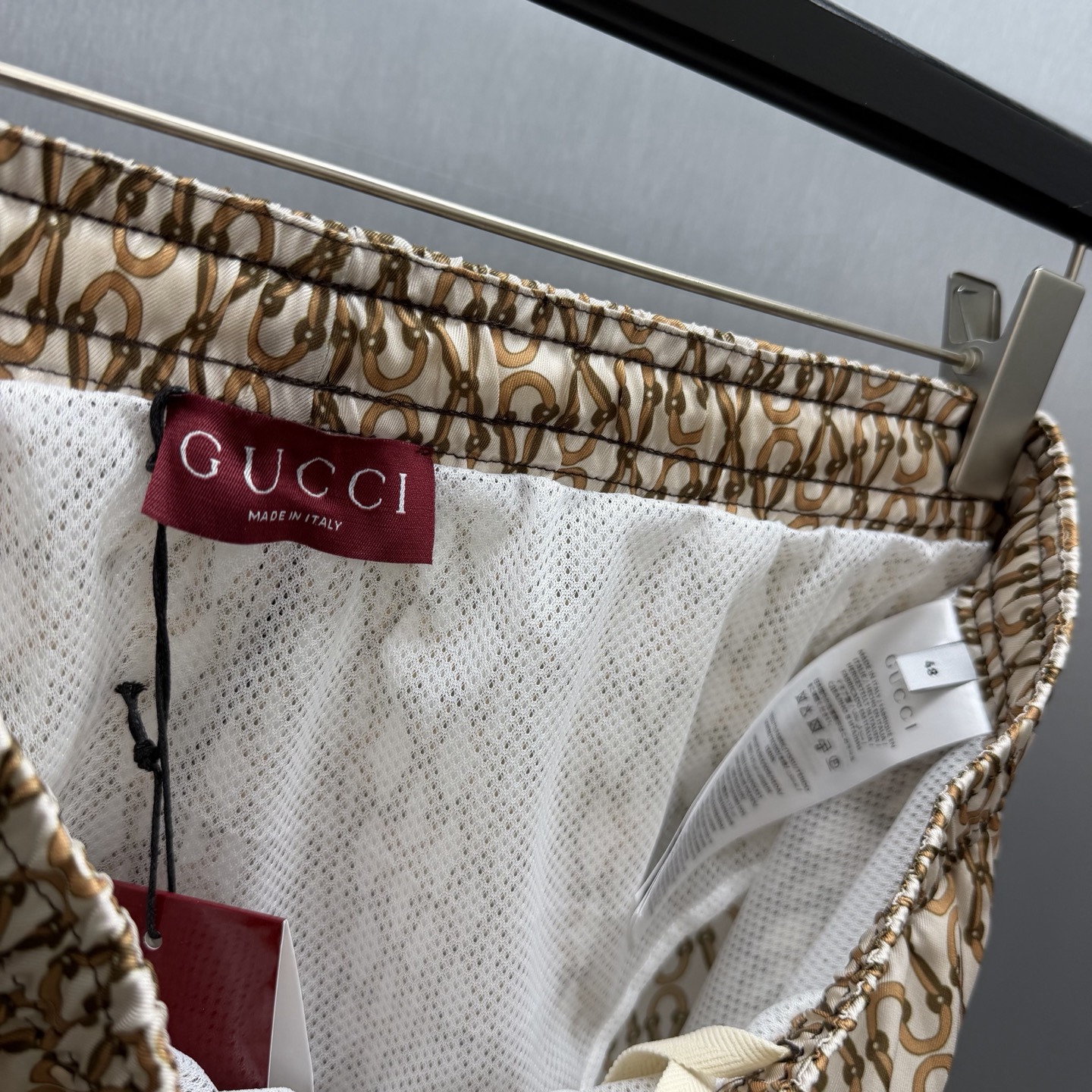 Gucci Gucci马衔扣链条印花丝绸短裤 丝滑质感邂逅 链条图腾 撞色腰头+品牌织带点睛