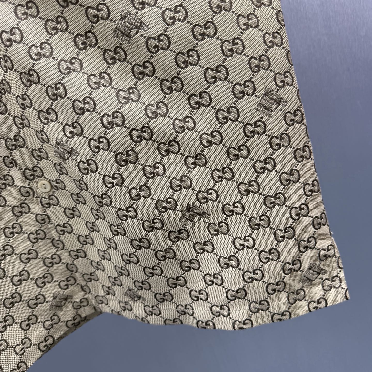 Gucci 这款单品出自Gucci Lido系列 设计灵感源自意大利海岸的夏日风情和海滩俱乐部
