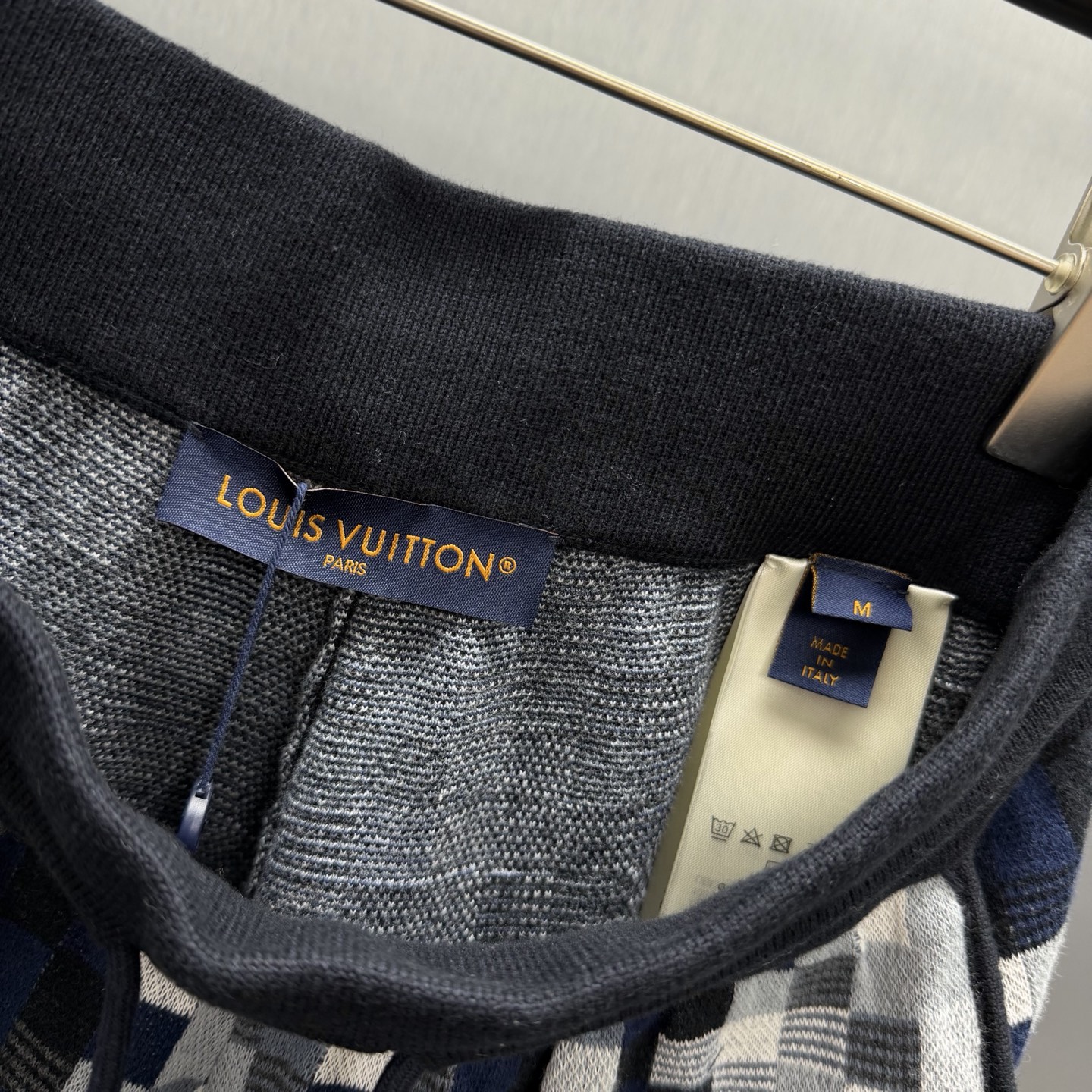 Louis Vuitton LV DAMOFLAGE混合皮革针织短裤 像素迷彩解构 皮革拼接碰撞未来感 金色拉链点亮细节