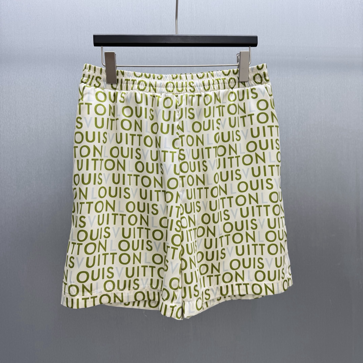 P160 LU Pantalón Corto Estampado Verde Fluorescente Talla: S- Combínalo con la camiseta de manga corta a juego para pas…