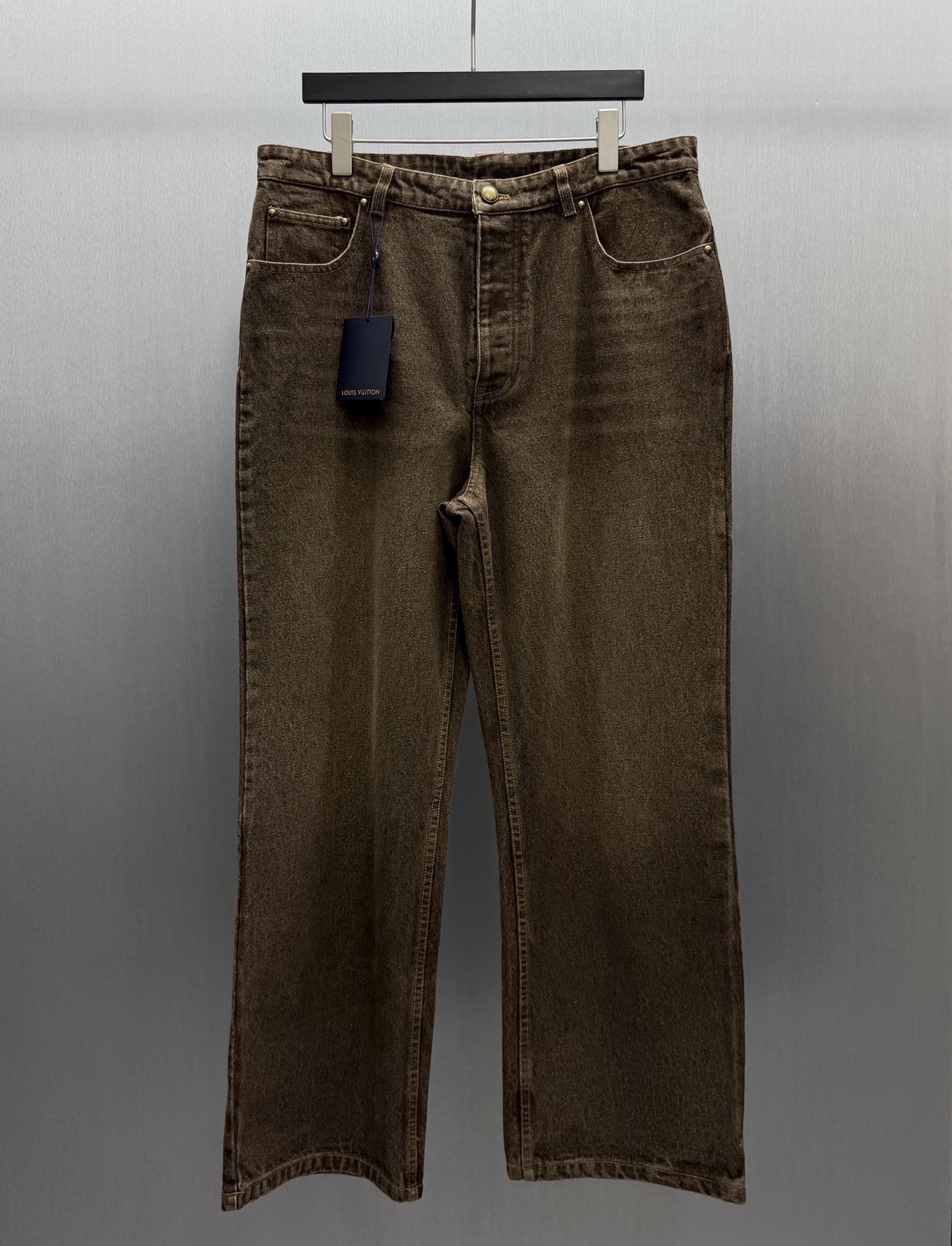 P245 Lu Pantalones vaqueros de café desgastado. Tallas: S-XL. Estos pantalones vaqueros de skate casual utilizan el icó…