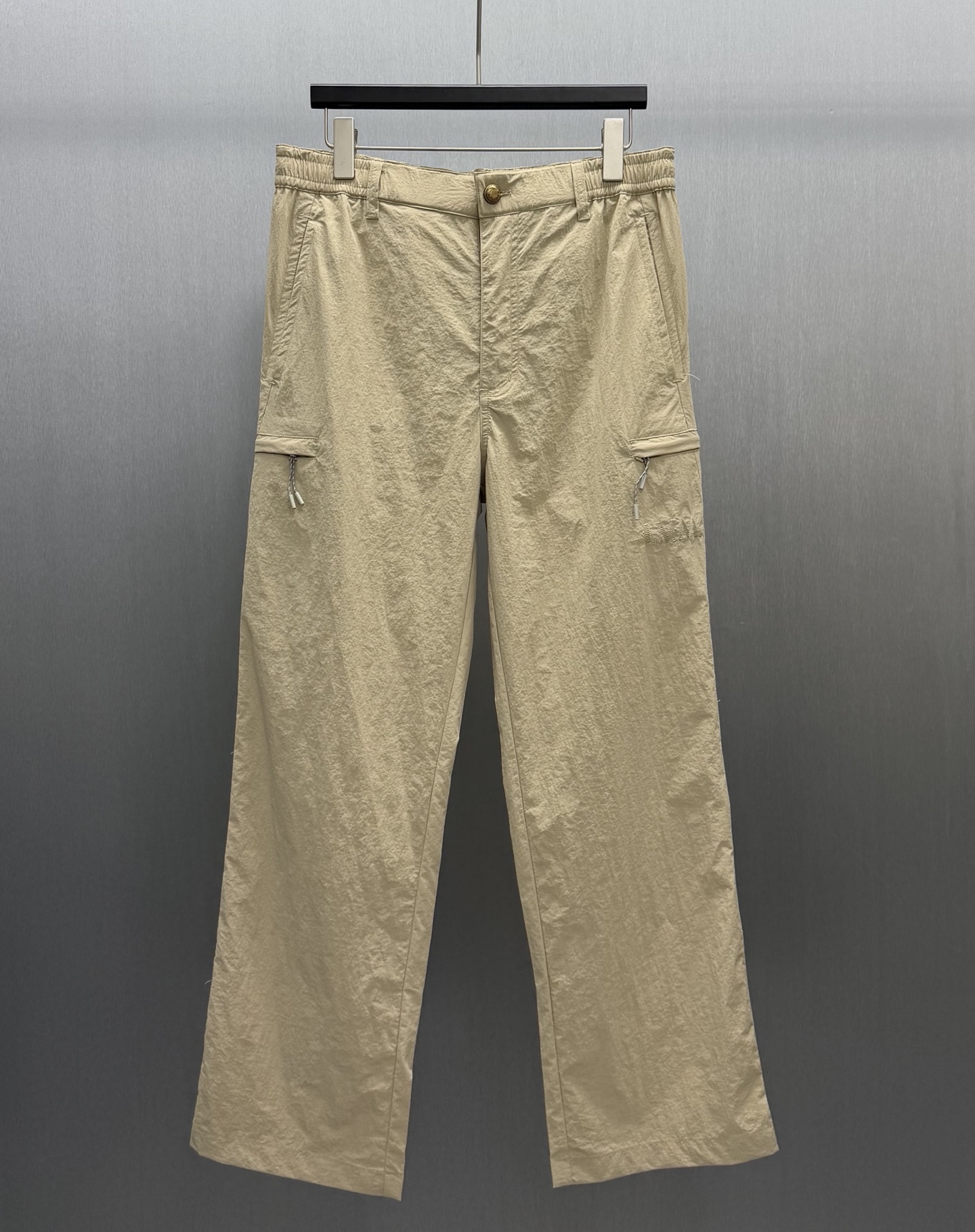 P210 LU Pantalones de trabajo cargo Size: S-XL Pantalones de trabajo que combinan practicidad y estilo, con múltiples b…
