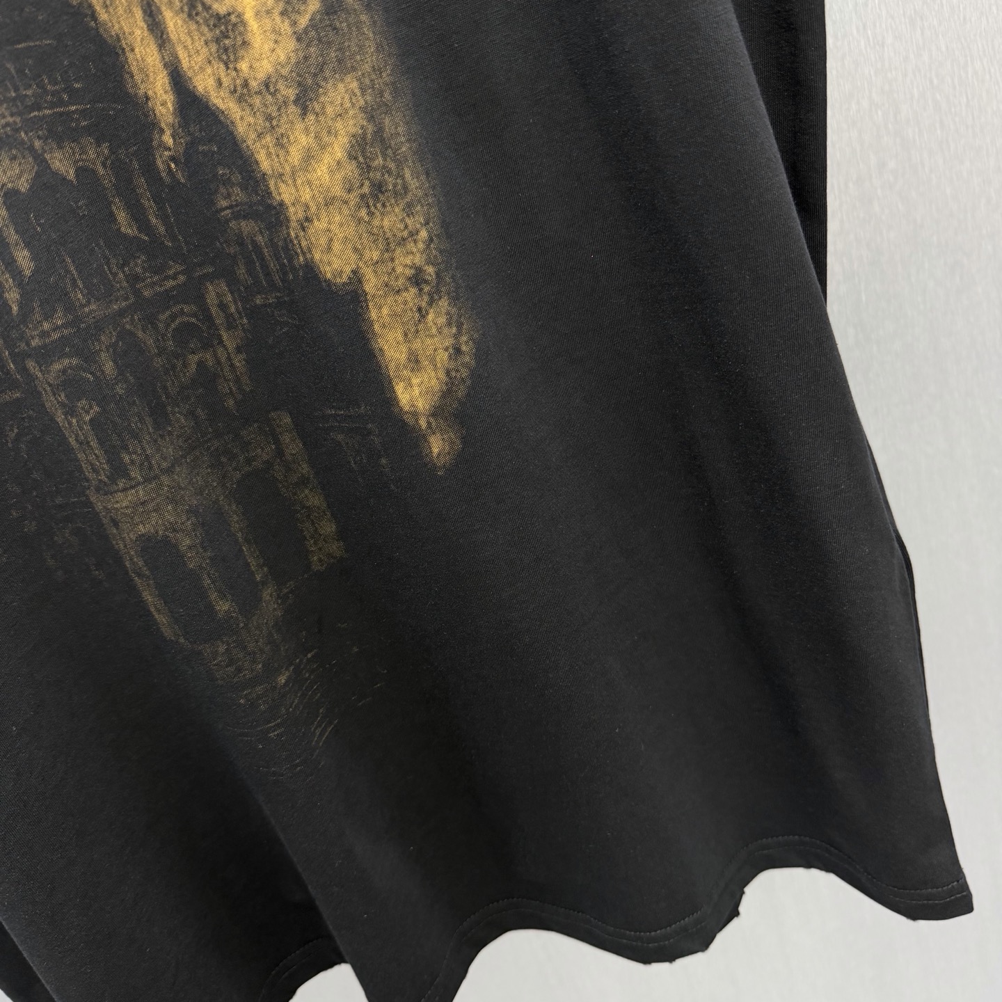 Balenciaga 周董同款 高街潮人必入的巴黎世家做旧短袖 水洗工艺自带做旧滤镜 正面火焰荆棘字母+暗黑城堡印花