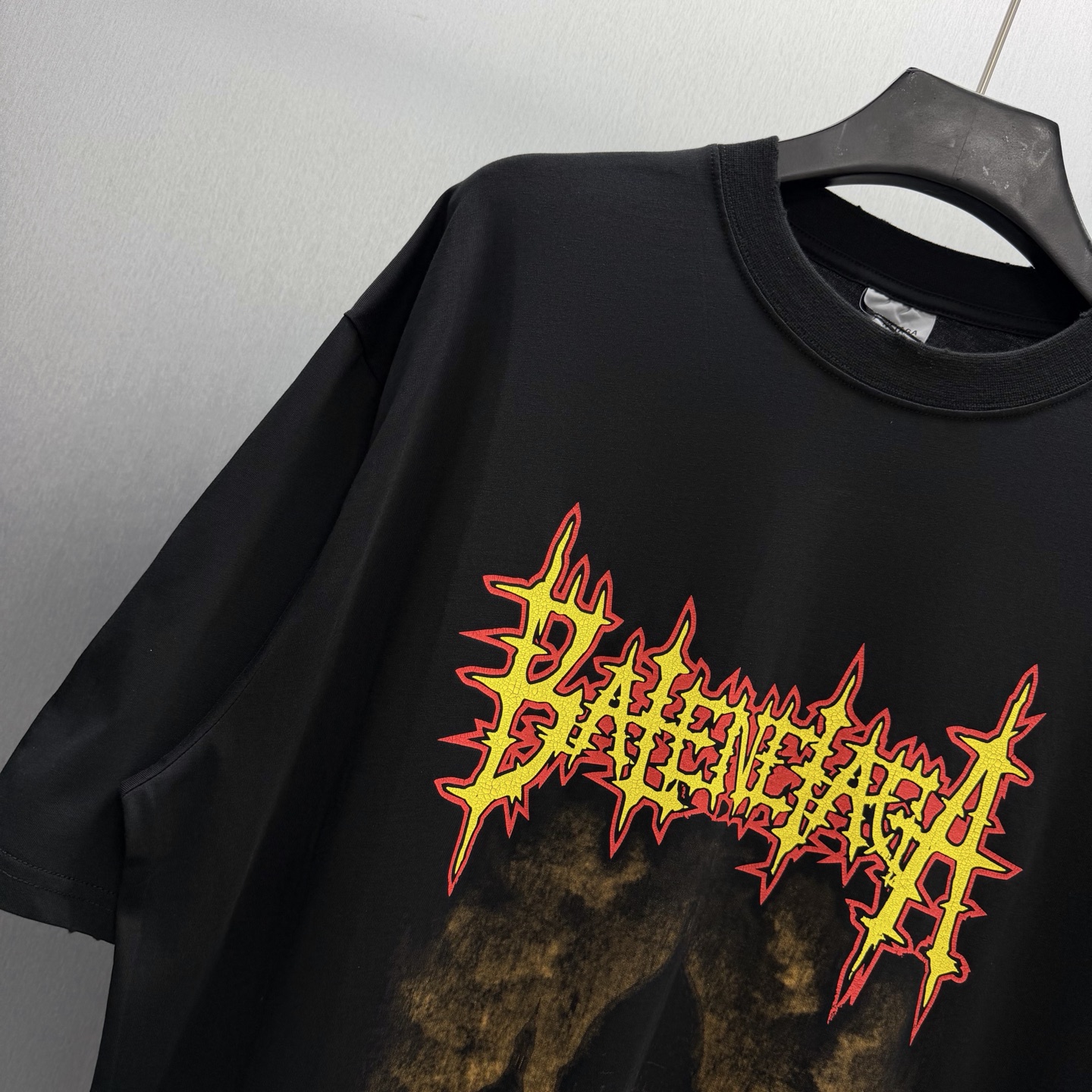 Balenciaga 周董同款 高街潮人必入的巴黎世家做旧短袖 水洗工艺自带做旧滤镜 正面火焰荆棘字母+暗黑城堡印花