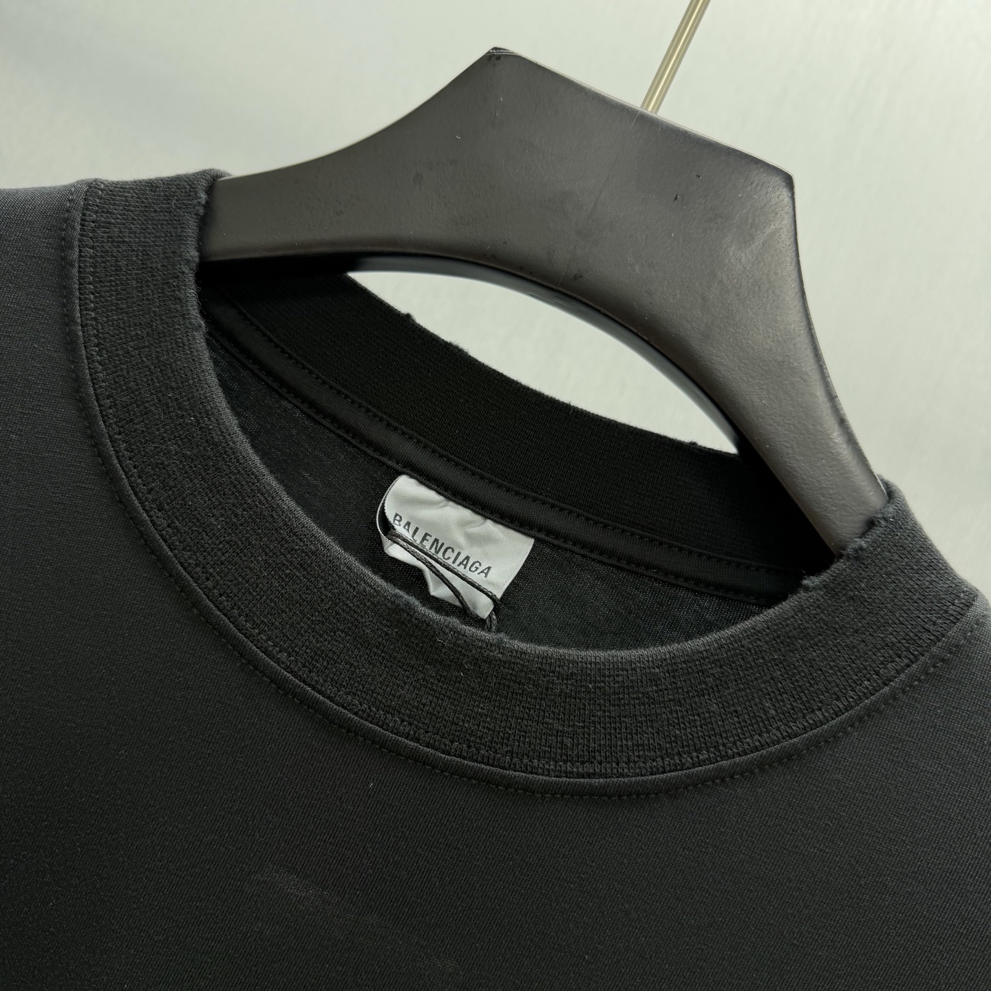 Balenciaga 周董同款 高街潮人必入的巴黎世家做旧短袖 水洗工艺自带做旧滤镜 正面火焰荆棘字母+暗黑城堡印花