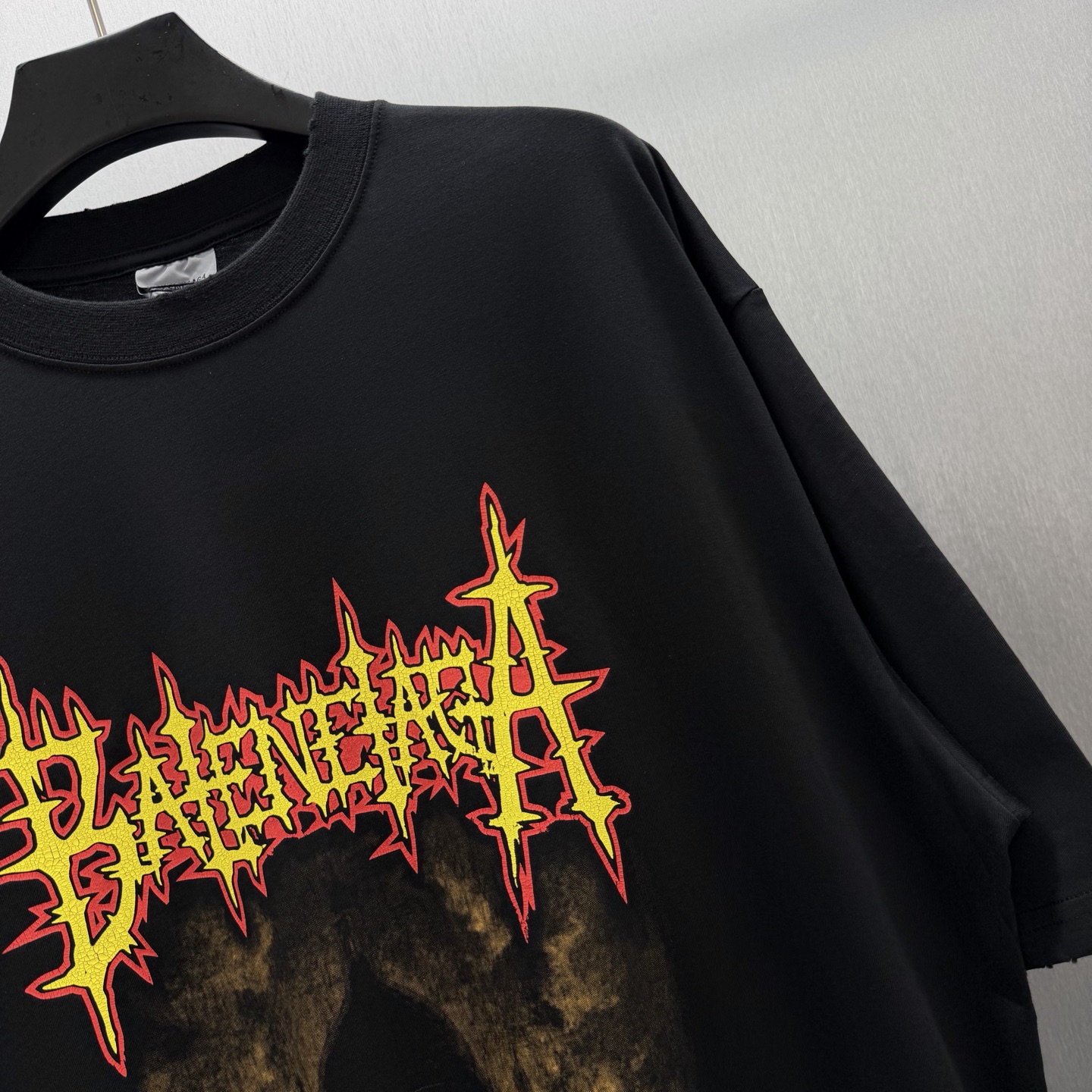 Balenciaga 周董同款 高街潮人必入的巴黎世家做旧短袖 水洗工艺自带做旧滤镜 正面火焰荆棘字母+暗黑城堡印花