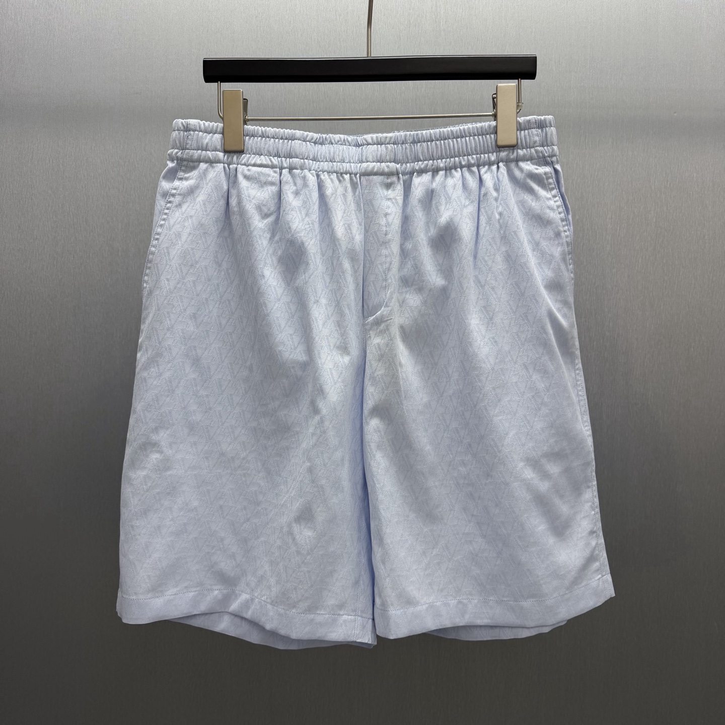 P160 🧧LU pantalones cortos con patrón V en azul claro. Tallas: S-XL. Pantalones cortos con cordón en azul claro, confe…
