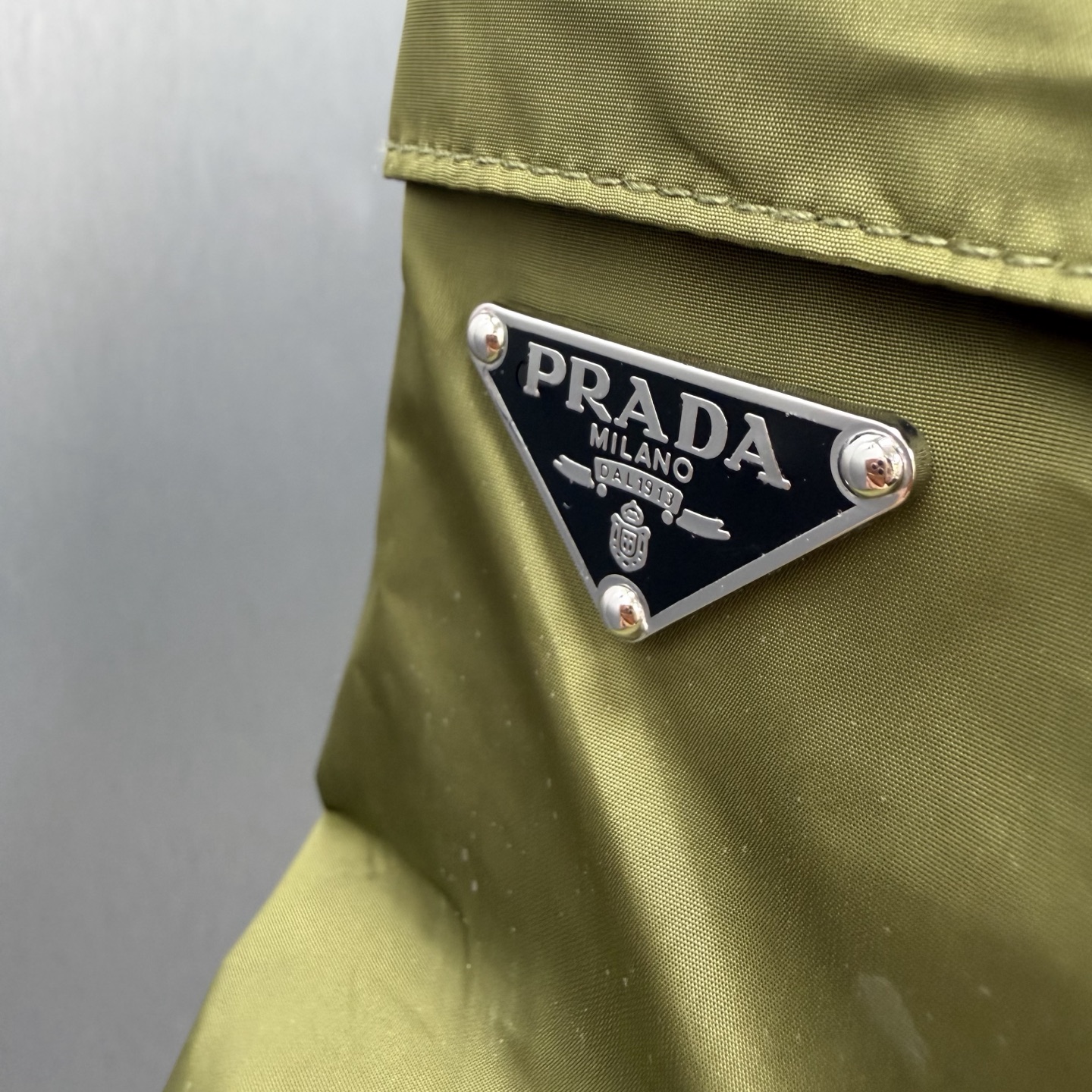 Prada 多口袋抽绳设计工装风尼龙短裤