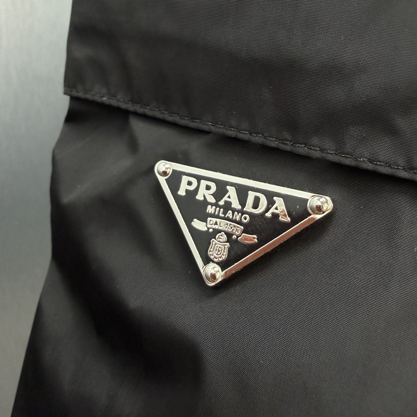 Prada 多口袋抽绳设计工装风尼龙短裤
