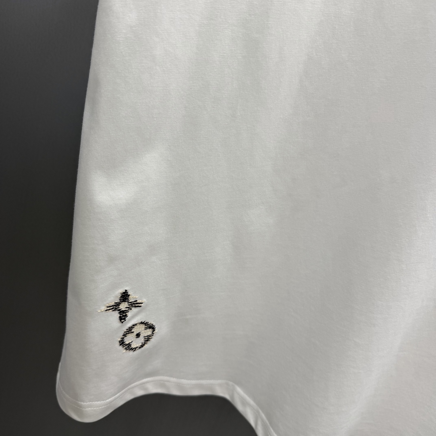 Louis Vuitton LU 双色线刺绣短袖