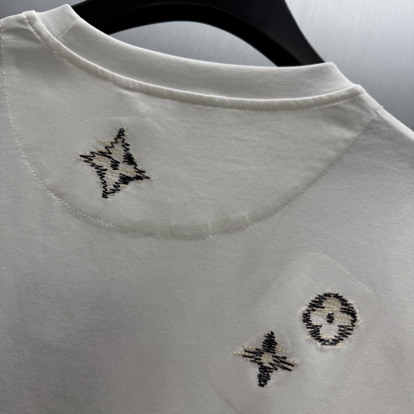 Louis Vuitton LU 双色线刺绣短袖
