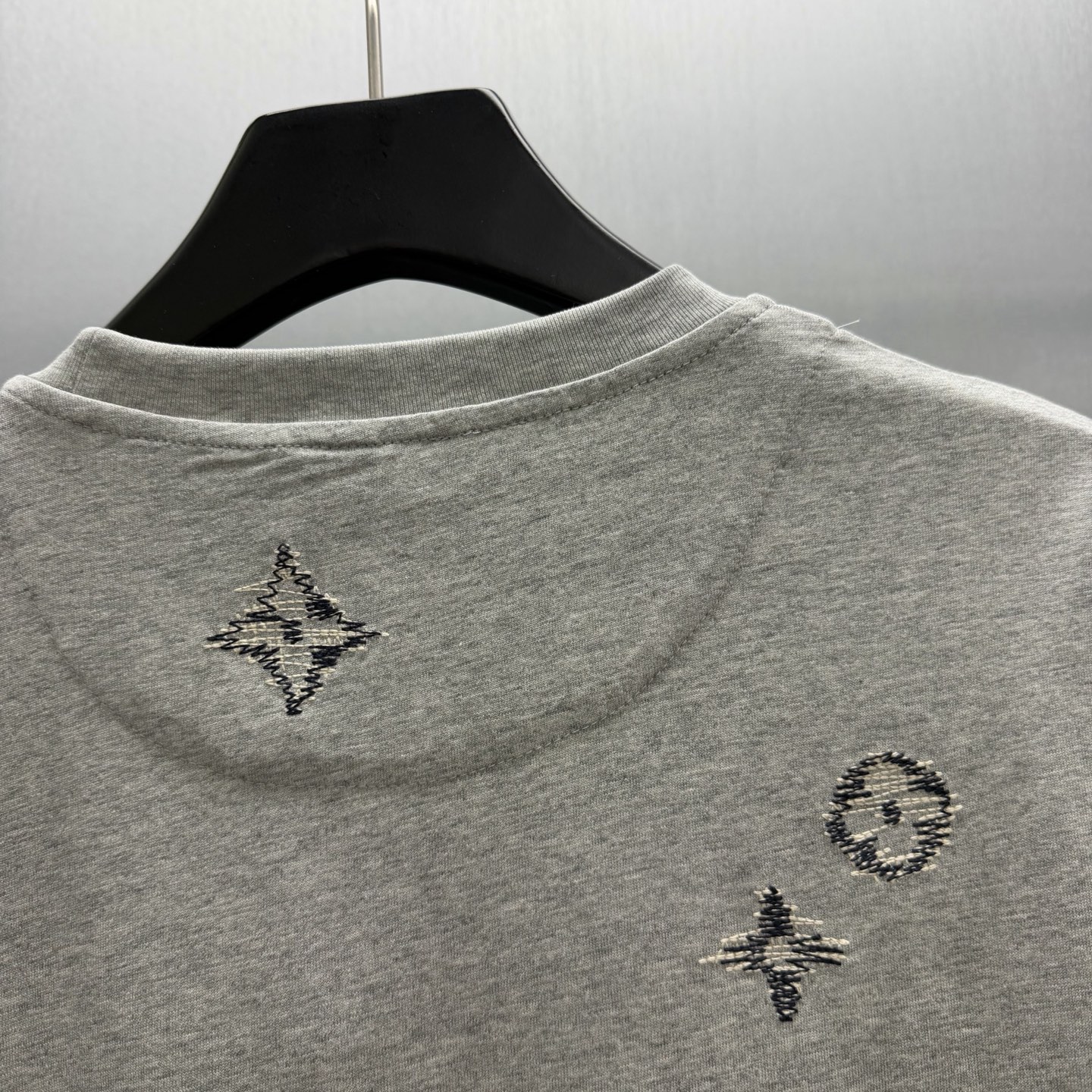 Louis Vuitton LU 双色线刺绣短袖