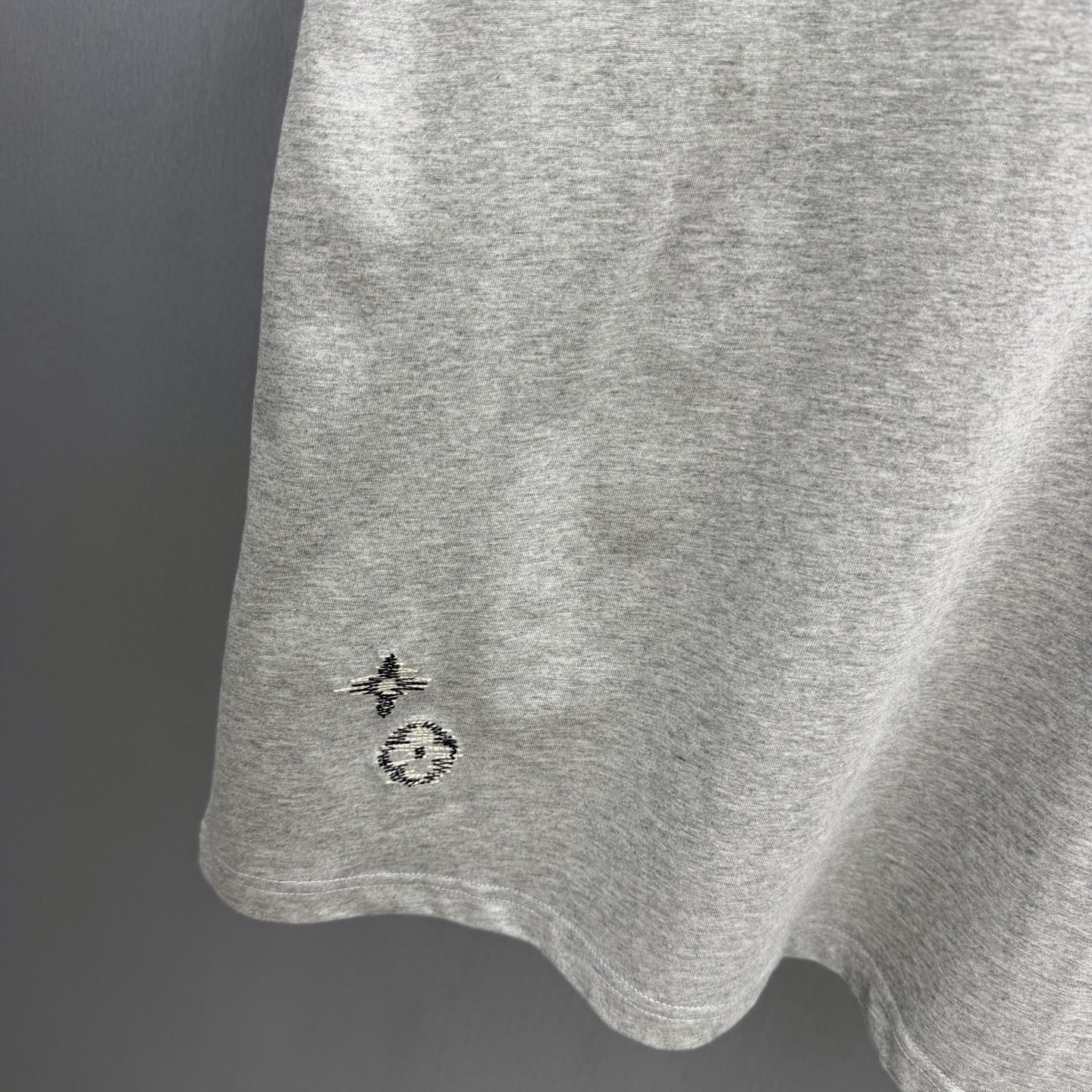 Louis Vuitton LU 双色线刺绣短袖