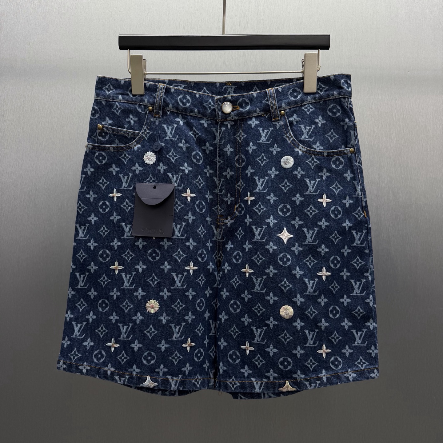 P230 🧧LU Pantalones cortos de mezclilla con bordado de insignia de estrella Talla: S-XL. Continuando la narrativa del …