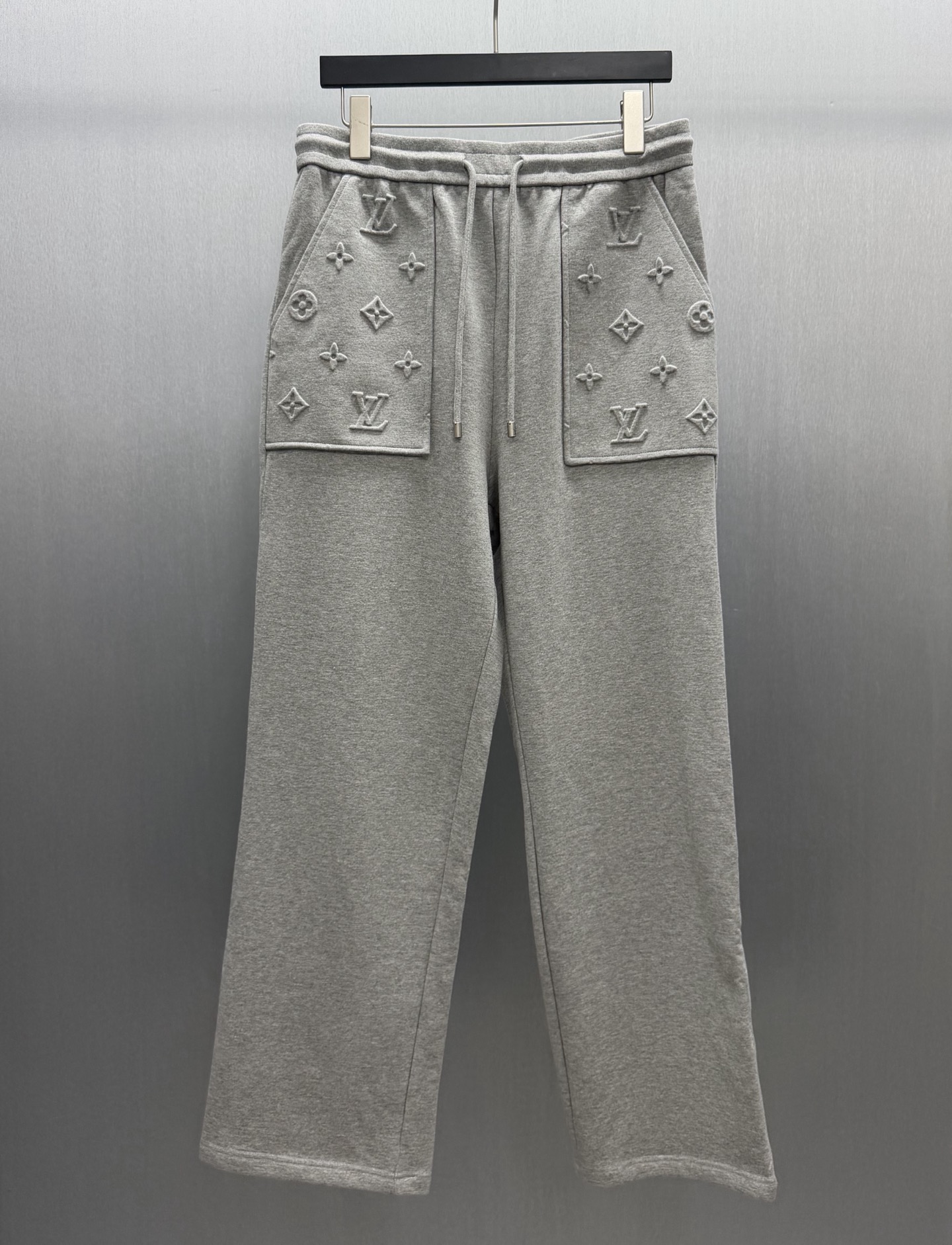 P210 🧧LU Pantalones largos con textura gofrada azul marino. Tallas: S-XL. Estos cómodos pantalones deportivos están co…
