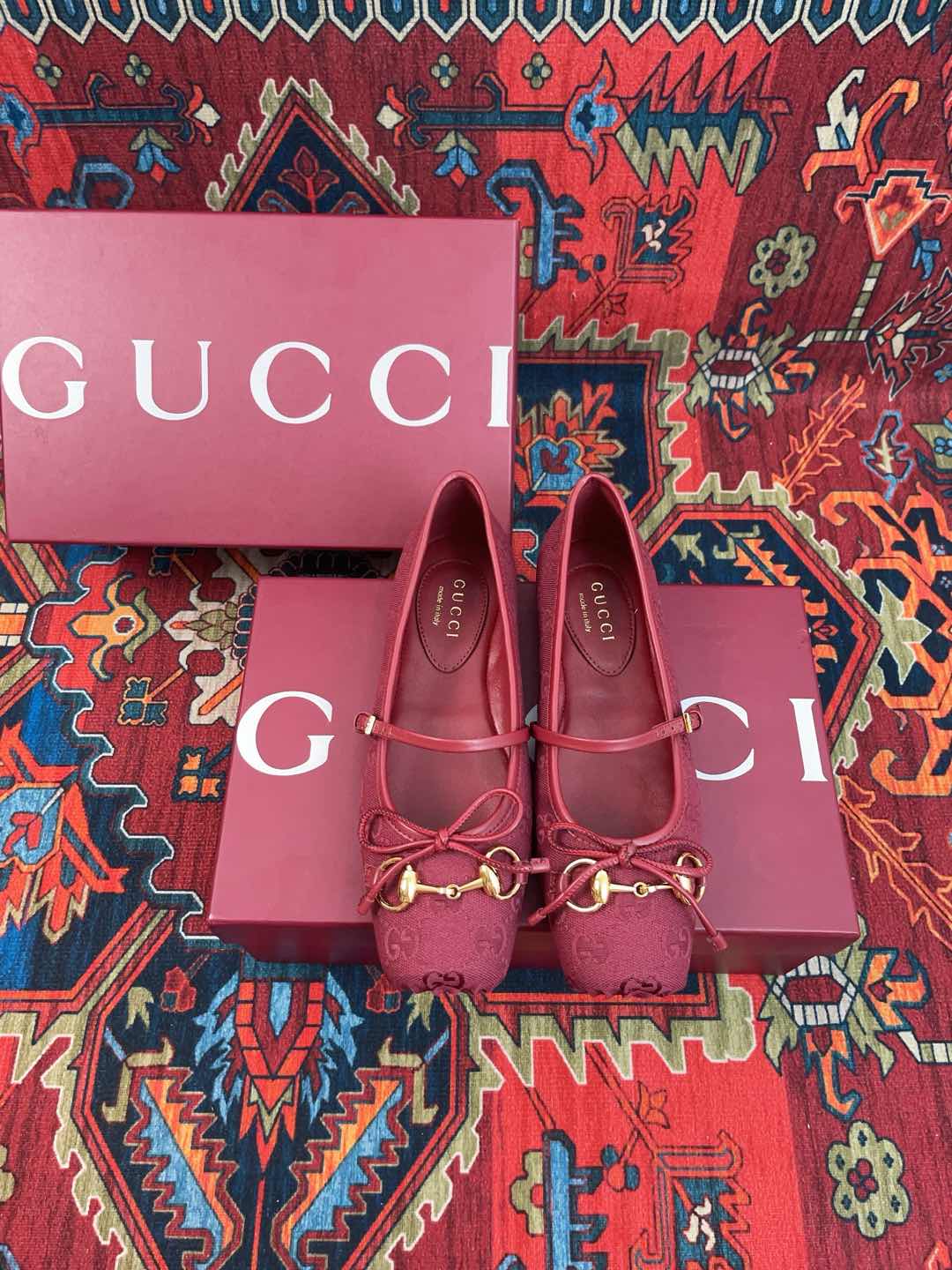 NO:234947,GUCCI Ballet Shoes Early Spring Series Ballet Shoes Just say that this year is the New Year of the ballet shoes, Gucci Ballet Shoes in the Early Spring Series are also popular!  The small square head design   classic horse buckle is exquisite and elegant, and it has a touch of playfulness, making it fashionable and beautiful to wear!  Upper Silk/Sheepskin Inner Silk Fighting Pad Sheepskin Original Open-Model Horse Bit Sole Original Leather Sole Size 35-40 (40 Custom made), Ballet Shoes, Gucci, Gucci, Sheepskin, Real Silk19860909GUCCI 古驰 芭蕾鞋 早春系列芭蕾鞋 就说今年是芭蕾鞋大年,Gucci 早春系列的芭蕾鞋也火了！小方头设计 经典马衔扣,在精致、优雅中又带着一丝俏皮,穿起来时髦又好看！ 鞋面 真丝/羊皮 内里 真丝 垫脚 羊皮 原版开模马衔扣 鞋底 原版真皮底 码数35-40（ 40定做）,芭蕾舞鞋,gucci,gucci,sheepskin,real silk,Women's Shoes