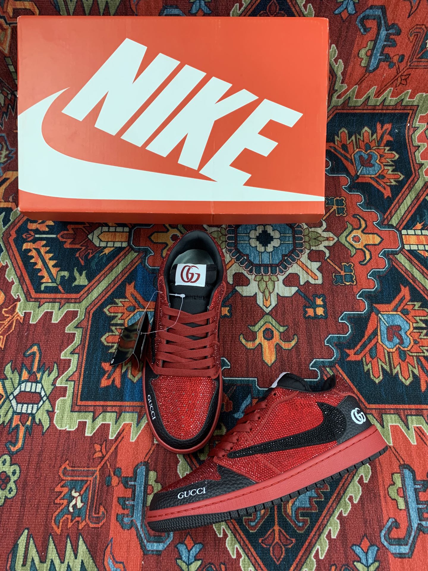 GUCCIとNIKEのコラボ カップル向け スニーカー 牛革