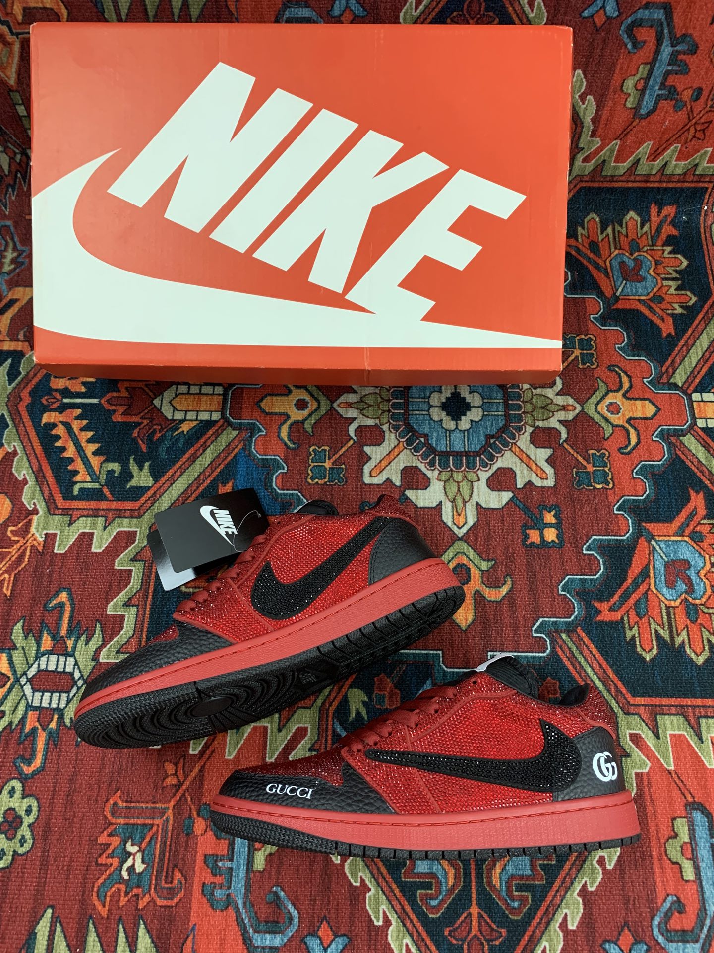 GUCCIとNIKEのコラボ カップル向け スニーカー 牛革