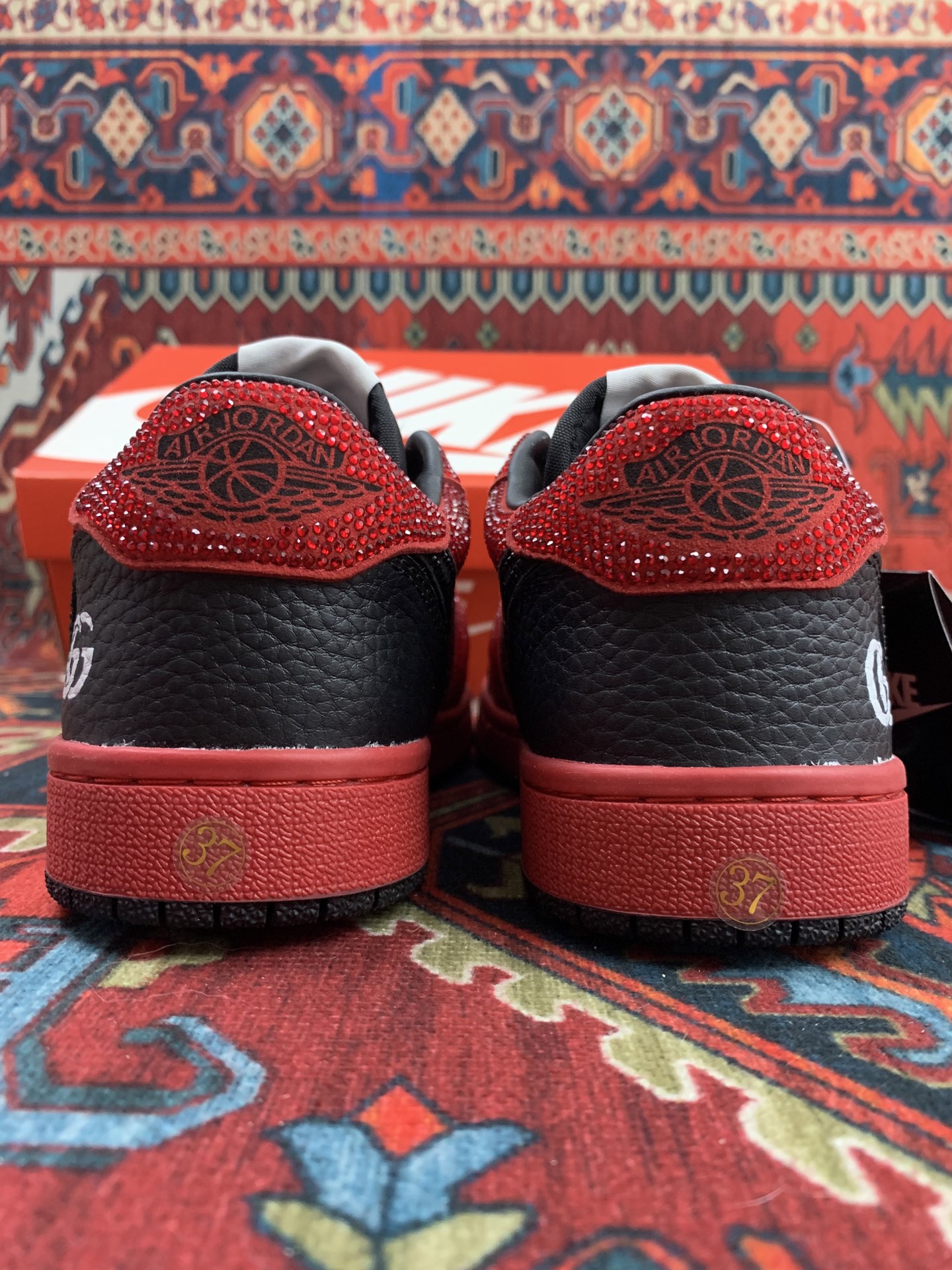 GUCCIとNIKEのコラボ カップル向け スニーカー 牛革