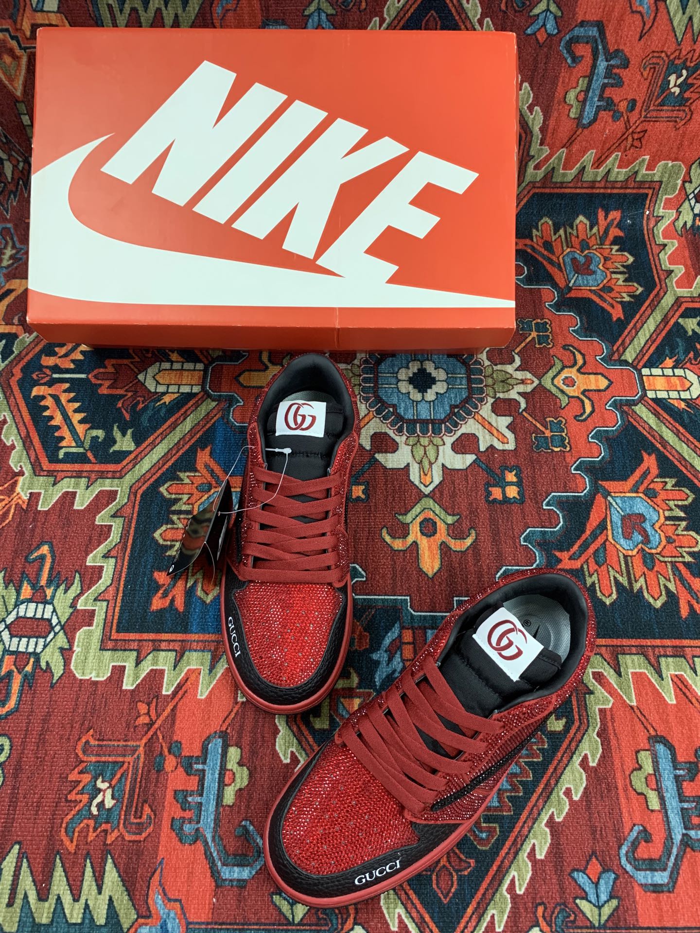 GUCCIとNIKEのコラボ カップル向け スニーカー 牛革