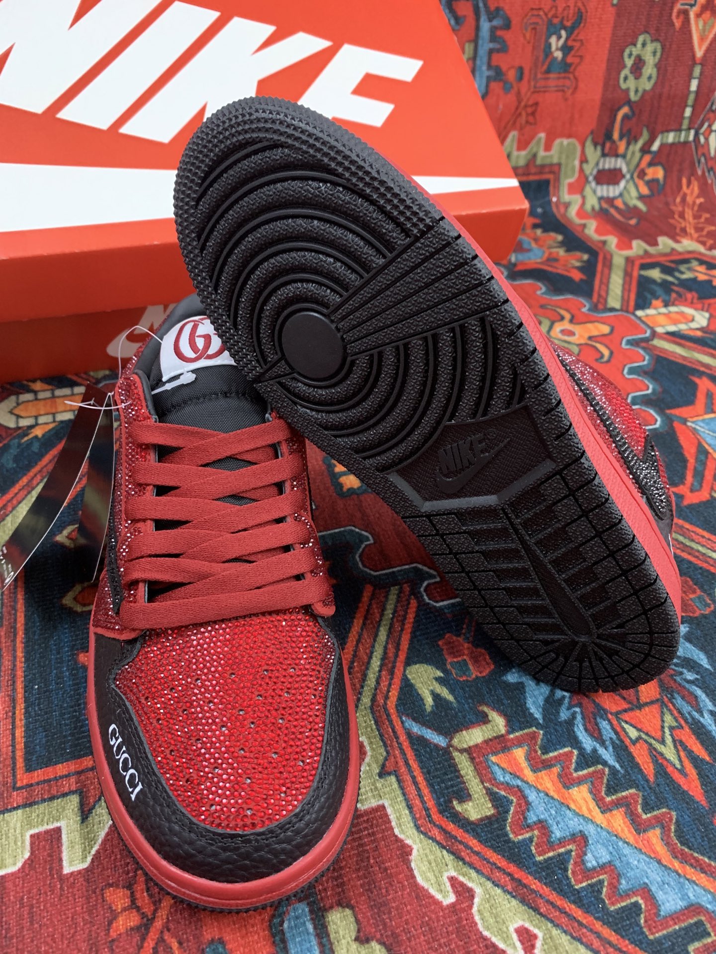 GUCCIとNIKEのコラボ カップル向け スニーカー 牛革