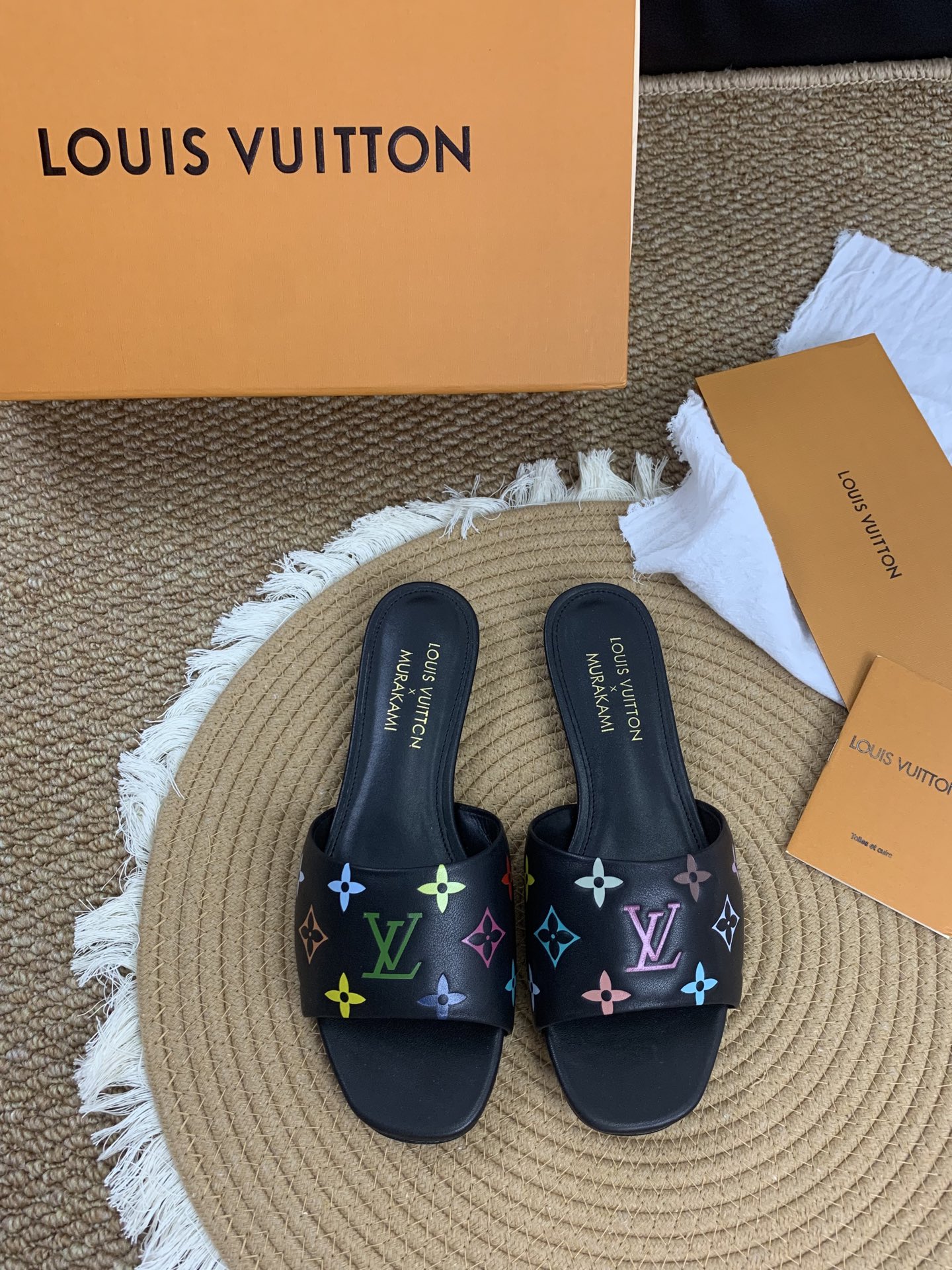 NO:415706,Top version of fashion essential LV Louis Vuitton high heel slippers, a luxurious new experience. Today I recommend a beautiful Louis Vuitton slippers. It uses a high-end genuine leather sole, and the feet feel comfortable, and every step seems to be walking in the clouds. The high-end last adjustment process makes the feet feel comfortable and invincible!  The perfect combination of brand printed leather and brand hardware buckles creates a unique fashion spark, highlighting nobility and luxury!  Classic design, exquisite craftsmanship, and details show quality. Whether it is the casual style of jeans or the elegant style of skirts, it can be easily controlled. Wearing these pairs of shoes will become the focus of fashion on the street and highlight your elegant taste!  Fabric brand printed fabric, breathable sheepskin inner sole, Italian genuine leather sole, size 35-42 (customized by 34/40/41/42), high heels, louis vuitton, louis vuitton, high heels, slippers, skirts, jeans, sheepskin19860909顶级版本时尚必备 LV路易威登高跟拖鞋,奢华新体验 今天给大家推荐一款路易威登的绝美拖鞋 它采用高档真皮底,脚感舒适,每一步都仿佛走在云端. 高端的调楦工艺,脚感舒适无敌！ 品牌印花皮与品牌五金饰扣的完美结合,碰撞出独特的时尚火花,衬托出高贵与奢华！ 经典的设计,精湛的工艺,细节之处尽显品质. 无论是搭配牛仔裤的休闲风,还是裙装的优雅范,它都能轻松驾驭. 穿上这双鞋,成为街头的时尚焦点,彰显您的高雅品味！ 面料品牌印花面料 内里透气羊皮 鞋底意大利真皮底 码数35－42(34/40/41/42定做),高跟鞋拖鞋,louis vuitton,louis vuitton,high heels,slippers,skirts,jeans,sheepskin,Women's Shoes