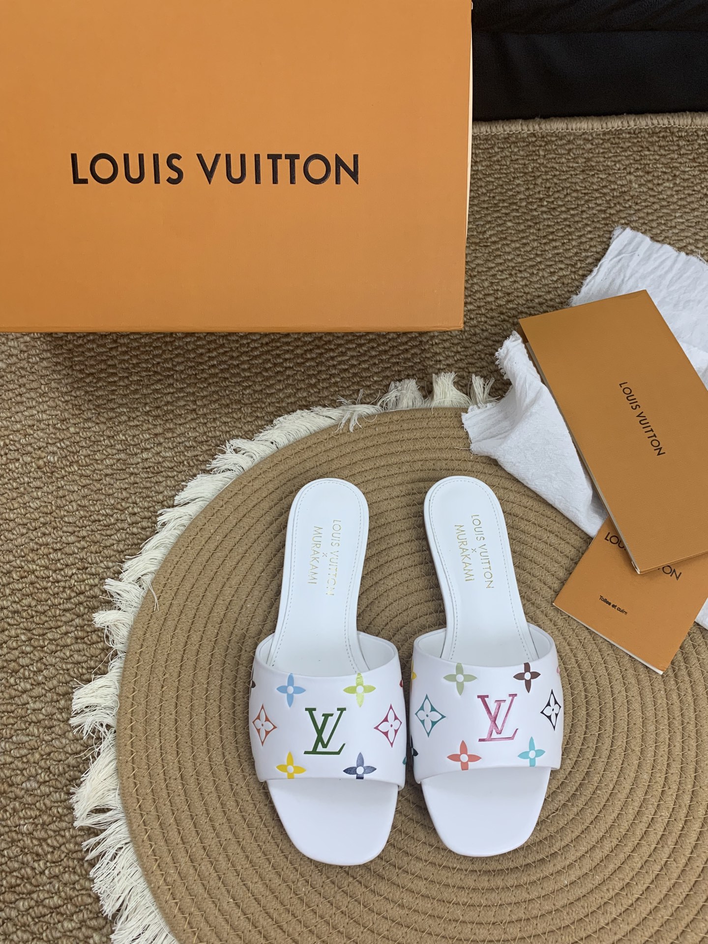 NO:415714,Heel height 5.5cm, top version of fashion essential LV Louis Vuitton high heel slippers, a luxurious new experience. Today I recommend a beautiful Louis Vuitton slippers. It uses a high-end genuine leather sole, and the feet feel comfortable, and every step seems to be walking in the clouds. The high-end last adjustment process makes the feet feel comfortable and invincible!  The perfect combination of brand printed leather and brand hardware buckles creates a unique fashion spark, highlighting nobility and luxury!  Classic design, exquisite craftsmanship, and details show quality. Whether it is the casual style of jeans or the elegant style of skirts, it can be easily controlled. Wearing these pairs of shoes will become the focus of fashion on the street and highlight your elegant taste!  Fabric brand printed fabric, breathable sheepskin inner sole, Italian genuine leather sole, size 35-42 (customized by 34/40/41/42), high heels, louis vuitton, louis vuitton, high heels, slippers, skirts, jeans, sheepskin19860909跟高5.5cm 顶级版本时尚必备 LV路易威登高跟拖鞋,奢华新体验 今天给大家推荐一款路易威登的绝美拖鞋 它采用高档真皮底,脚感舒适,每一步都仿佛走在云端. 高端的调楦工艺,脚感舒适无敌！ 品牌印花皮与品牌五金饰扣的完美结合,碰撞出独特的时尚火花,衬托出高贵与奢华！ 经典的设计,精湛的工艺,细节之处尽显品质. 无论是搭配牛仔裤的休闲风,还是裙装的优雅范,它都能轻松驾驭. 穿上这双鞋,成为街头的时尚焦点,彰显您的高雅品味！ 面料品牌印花面料 内里透气羊皮 鞋底意大利真皮底 码数35－42(34/40/41/42定做),高跟鞋拖鞋,louis vuitton,louis vuitton,high heels,slippers,skirts,jeans,sheepskin,Women's Shoes