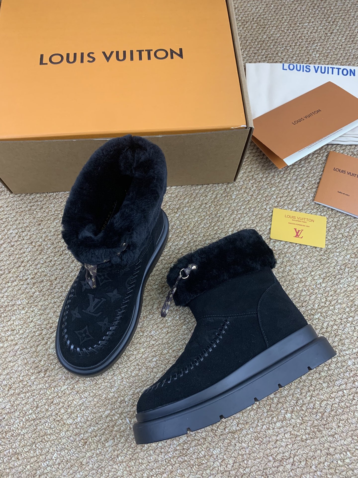 Louis Vuitton 秋冬新款毛绒短靴 厚底一脚蹬デザイン