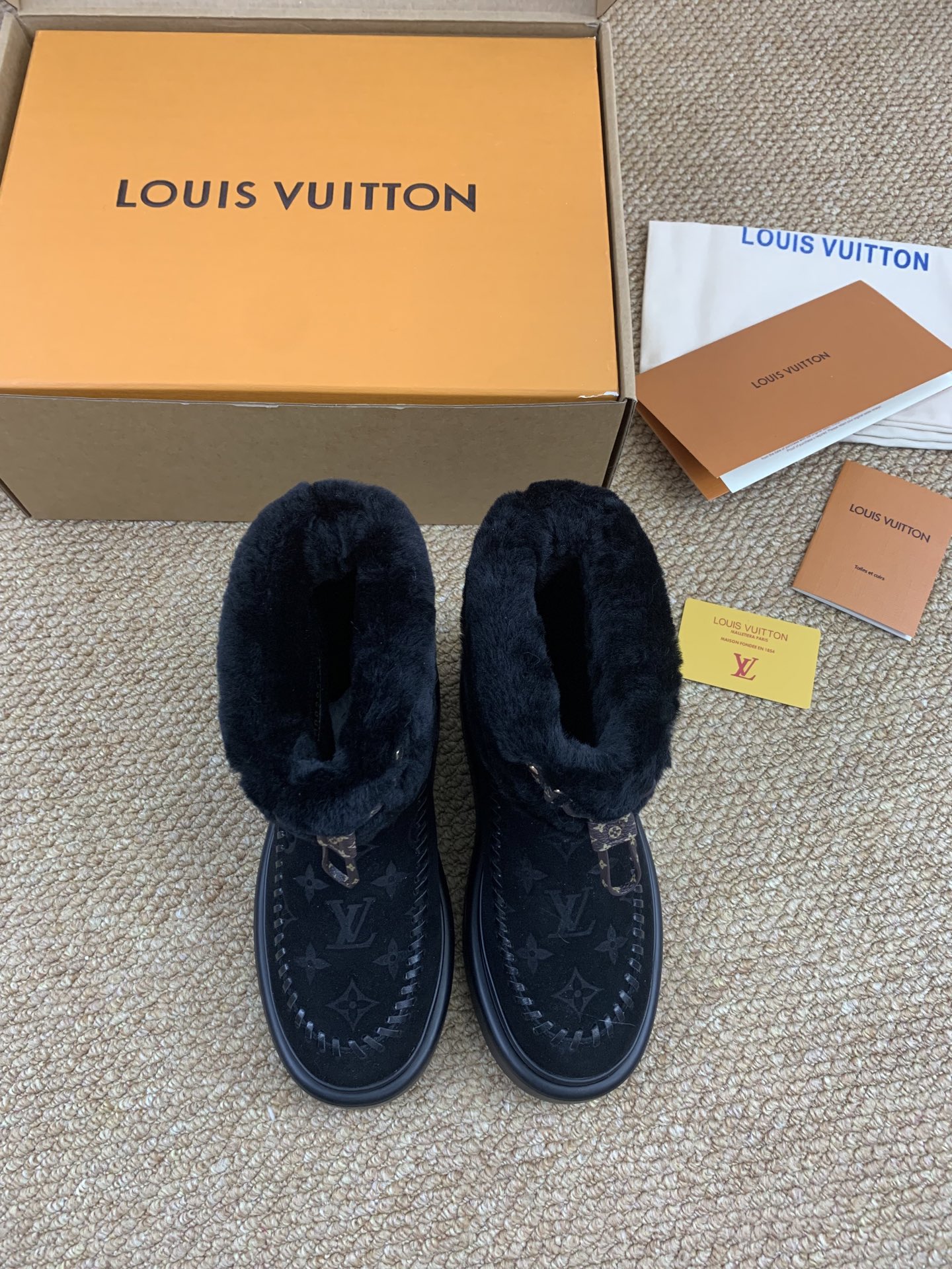 Louis Vuitton 秋冬新款毛绒短靴 厚底一脚蹬デザイン