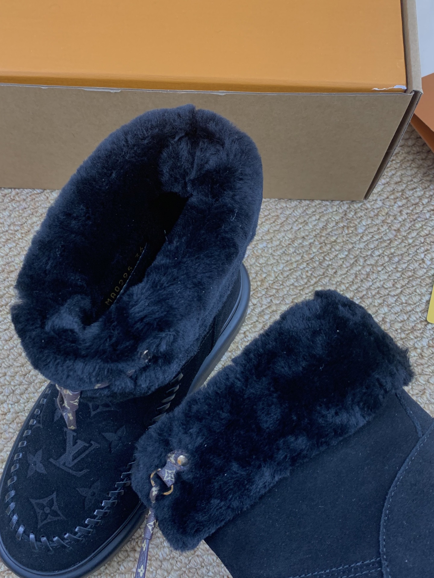 Louis Vuitton 秋冬新款毛绒短靴 厚底一脚蹬デザイン