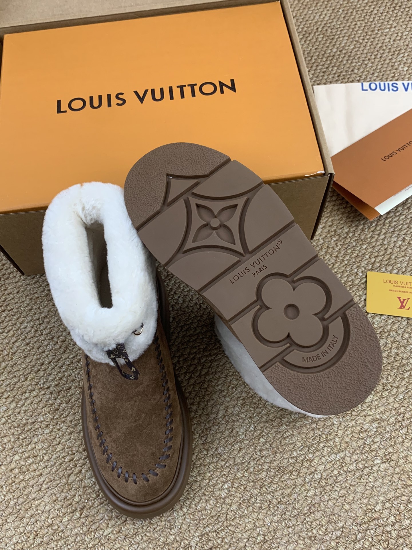 Louis Vuitton 秋冬新款毛绒短靴 厚底一脚蹬デザイン