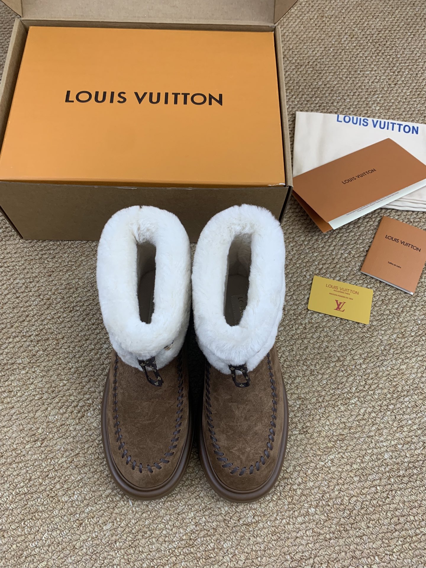 Louis Vuitton 秋冬新款毛绒短靴 厚底一脚蹬デザイン