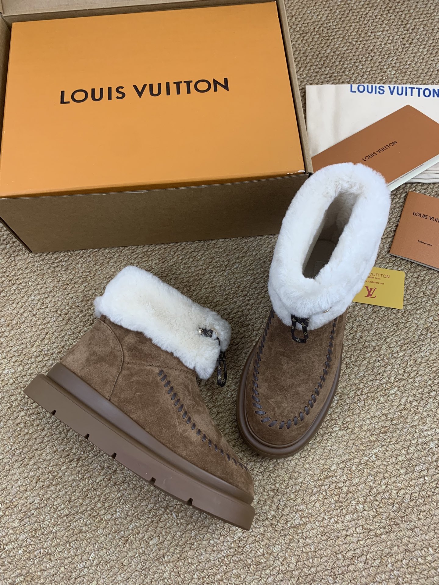 Louis Vuitton 秋冬新款毛绒短靴 厚底一脚蹬デザイン