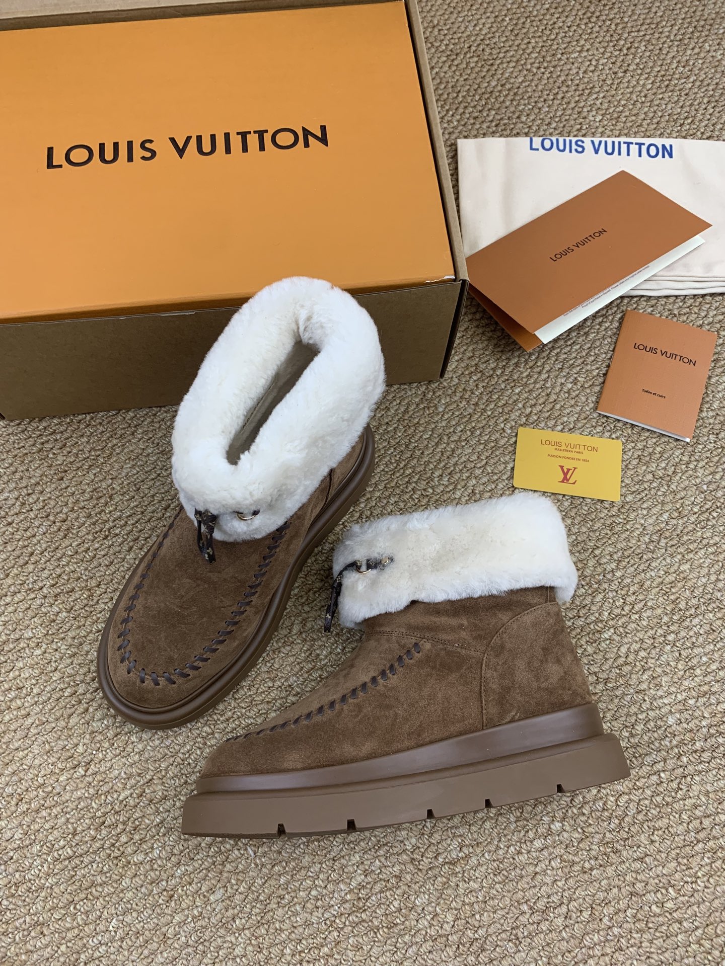 Louis Vuitton 秋冬新款毛绒短靴 厚底一脚蹬デザイン