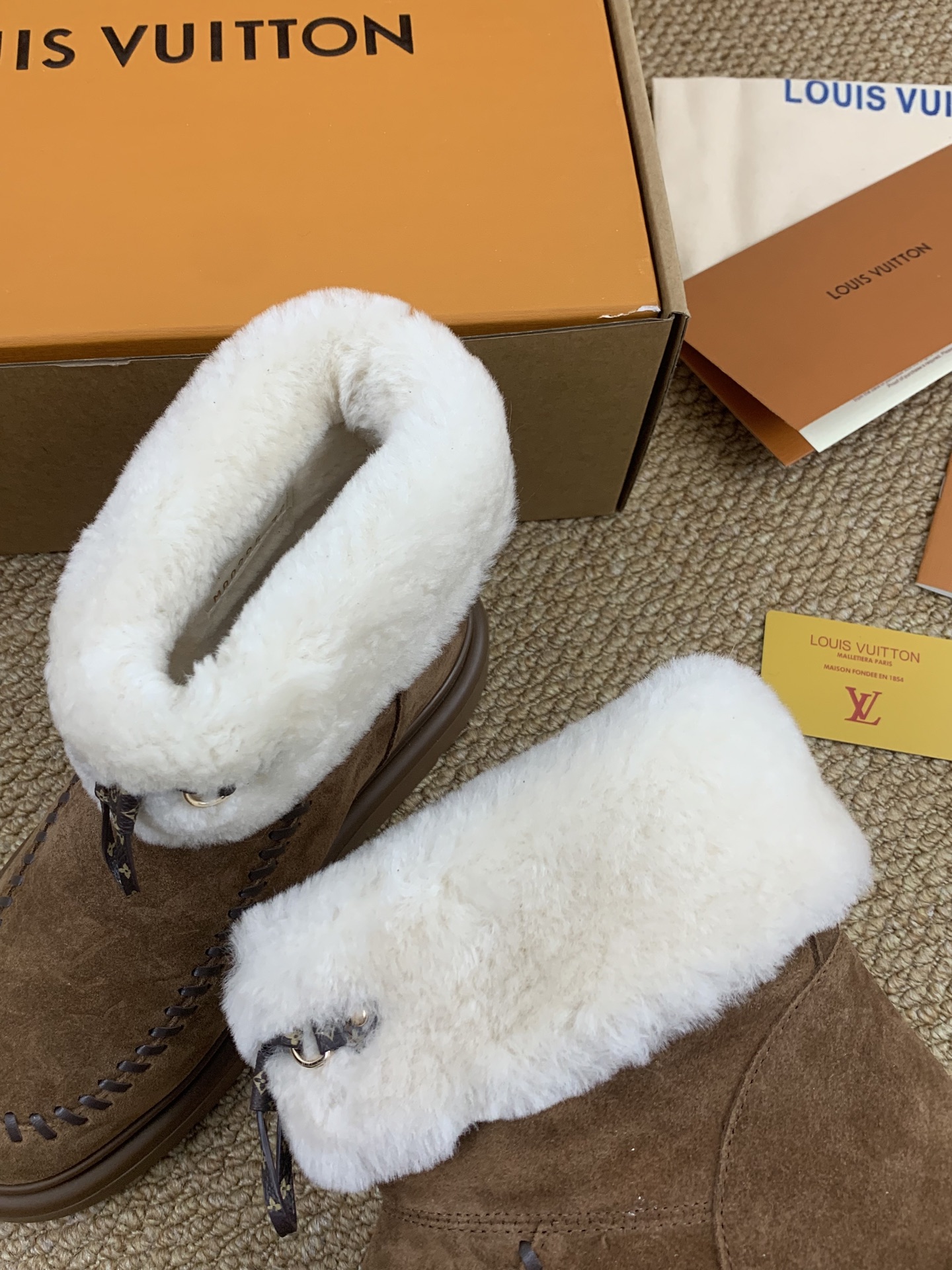 Louis Vuitton 秋冬新款毛绒短靴 厚底一脚蹬デザイン