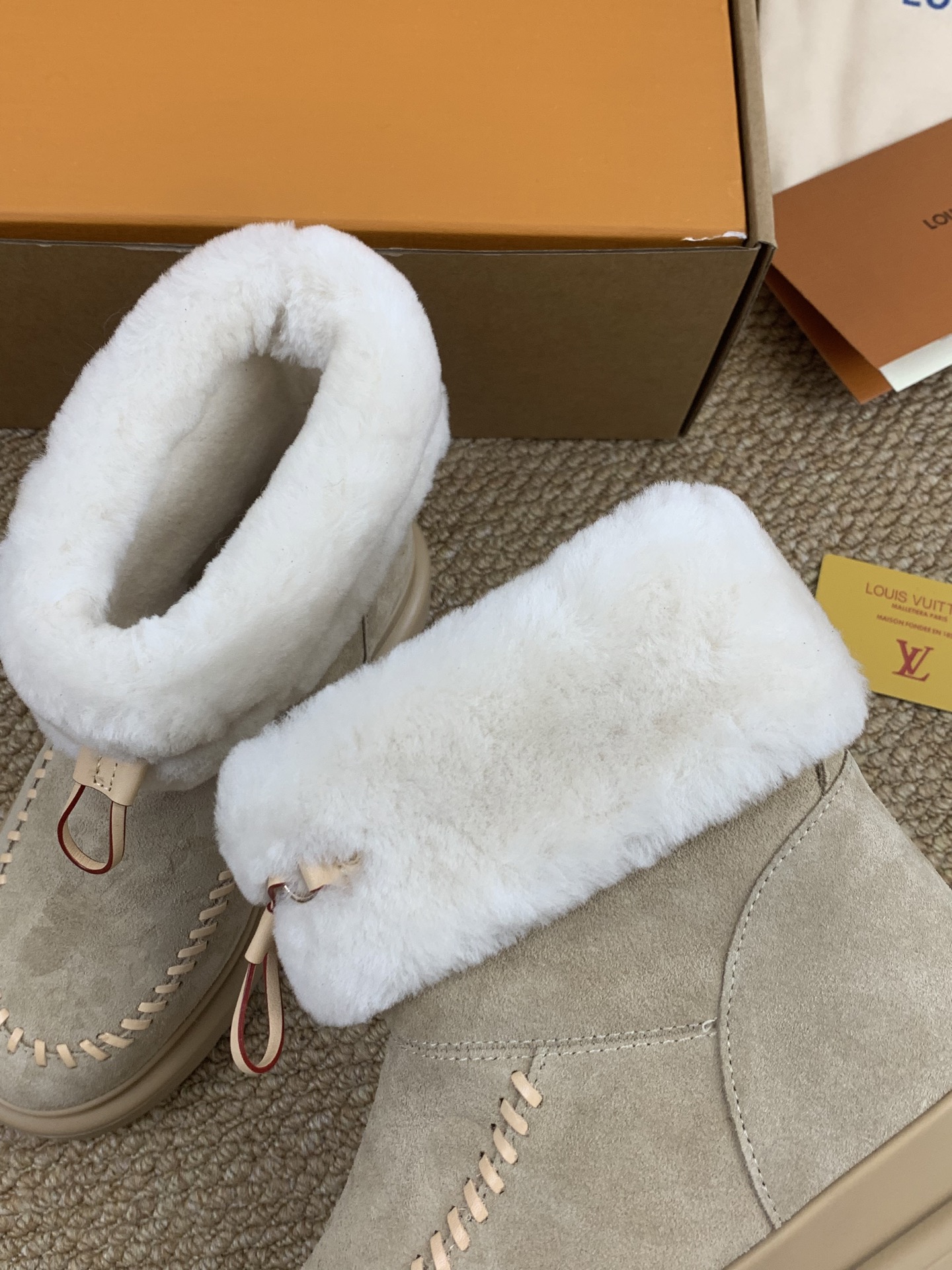 Louis Vuitton 秋冬新款毛绒短靴 厚底一脚蹬仕様