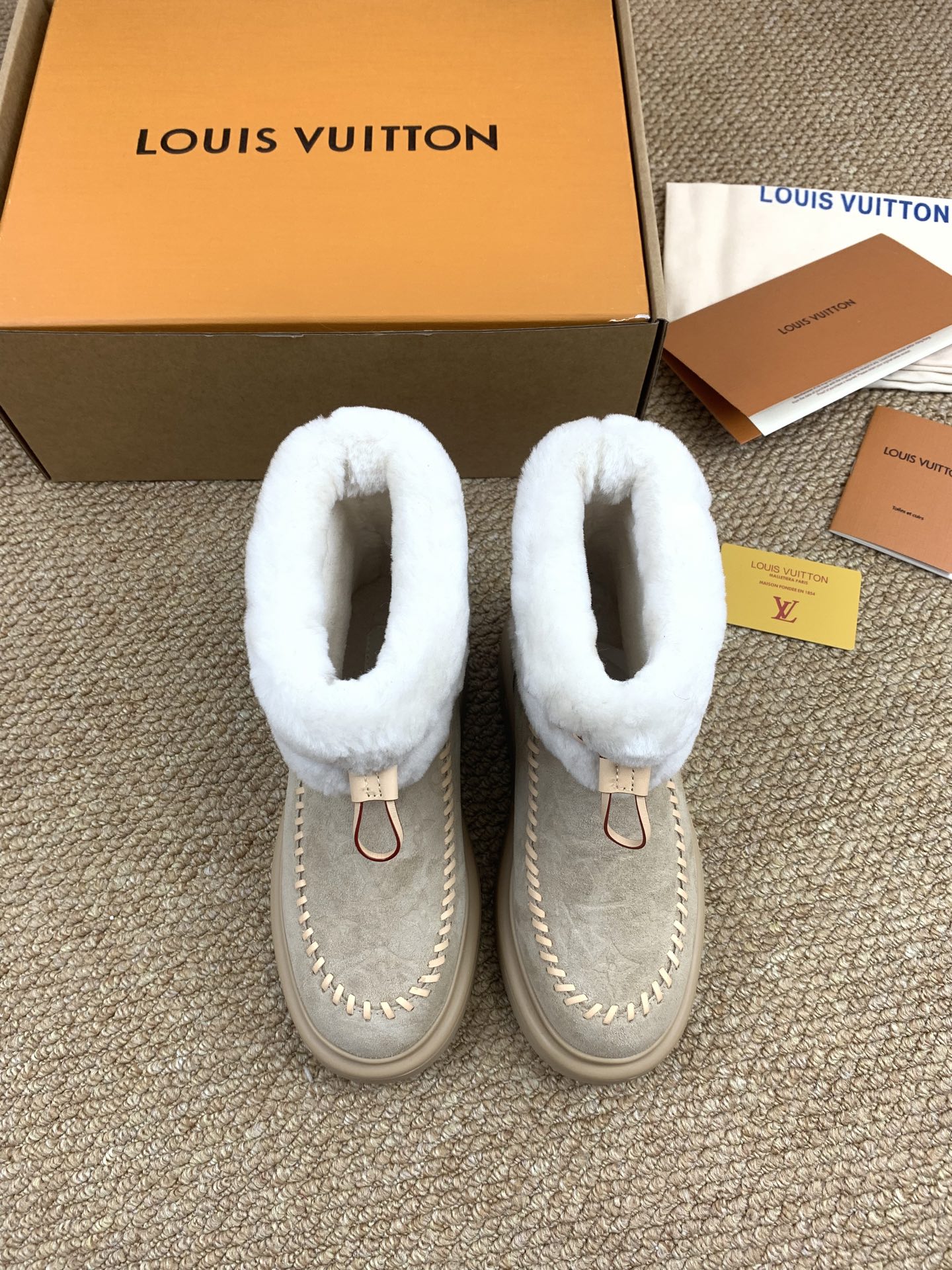 Louis Vuitton 秋冬新款毛绒短靴 厚底一脚蹬仕様