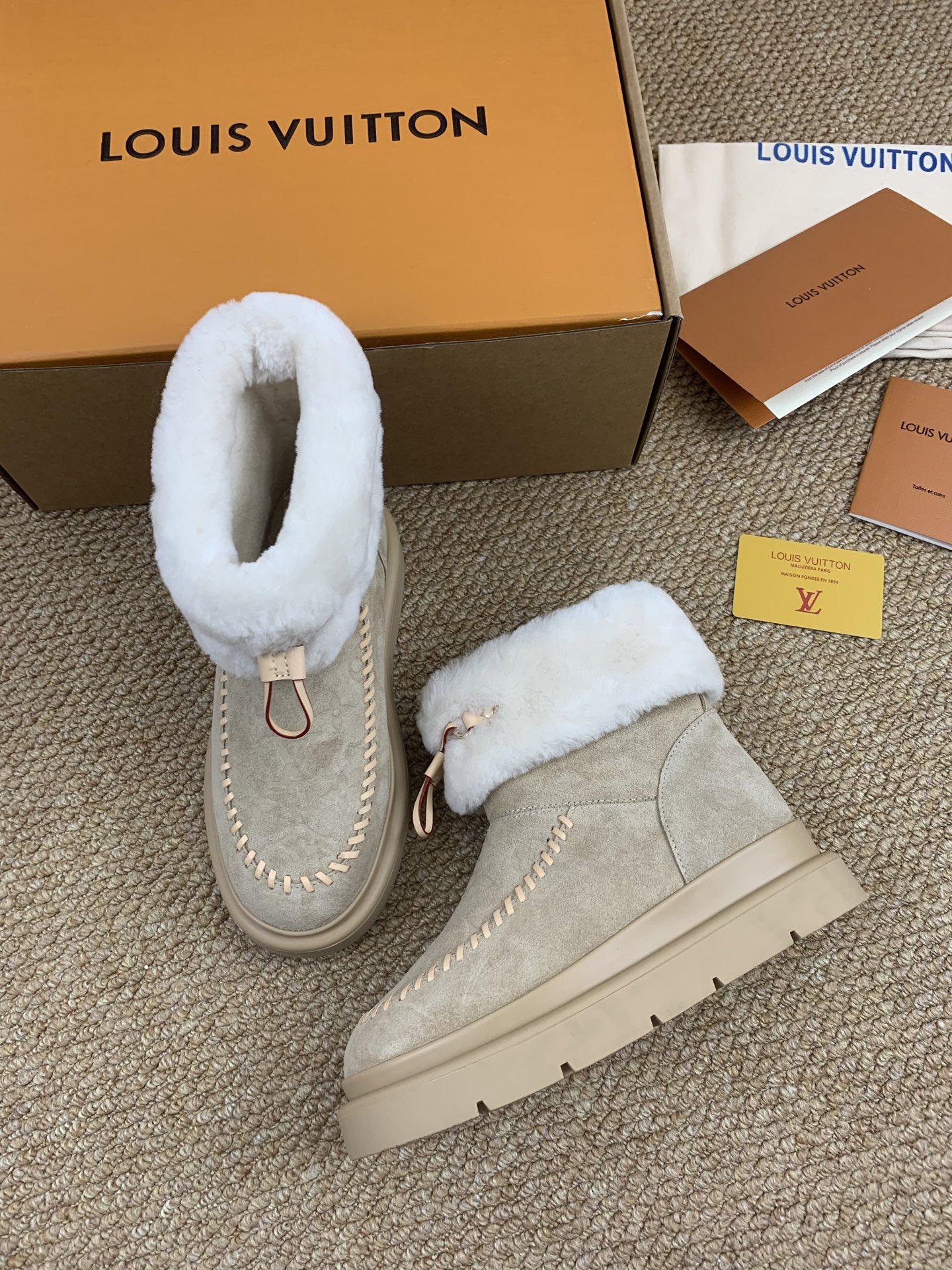 Louis Vuitton 秋冬新款毛绒短靴 厚底一脚蹬仕様
