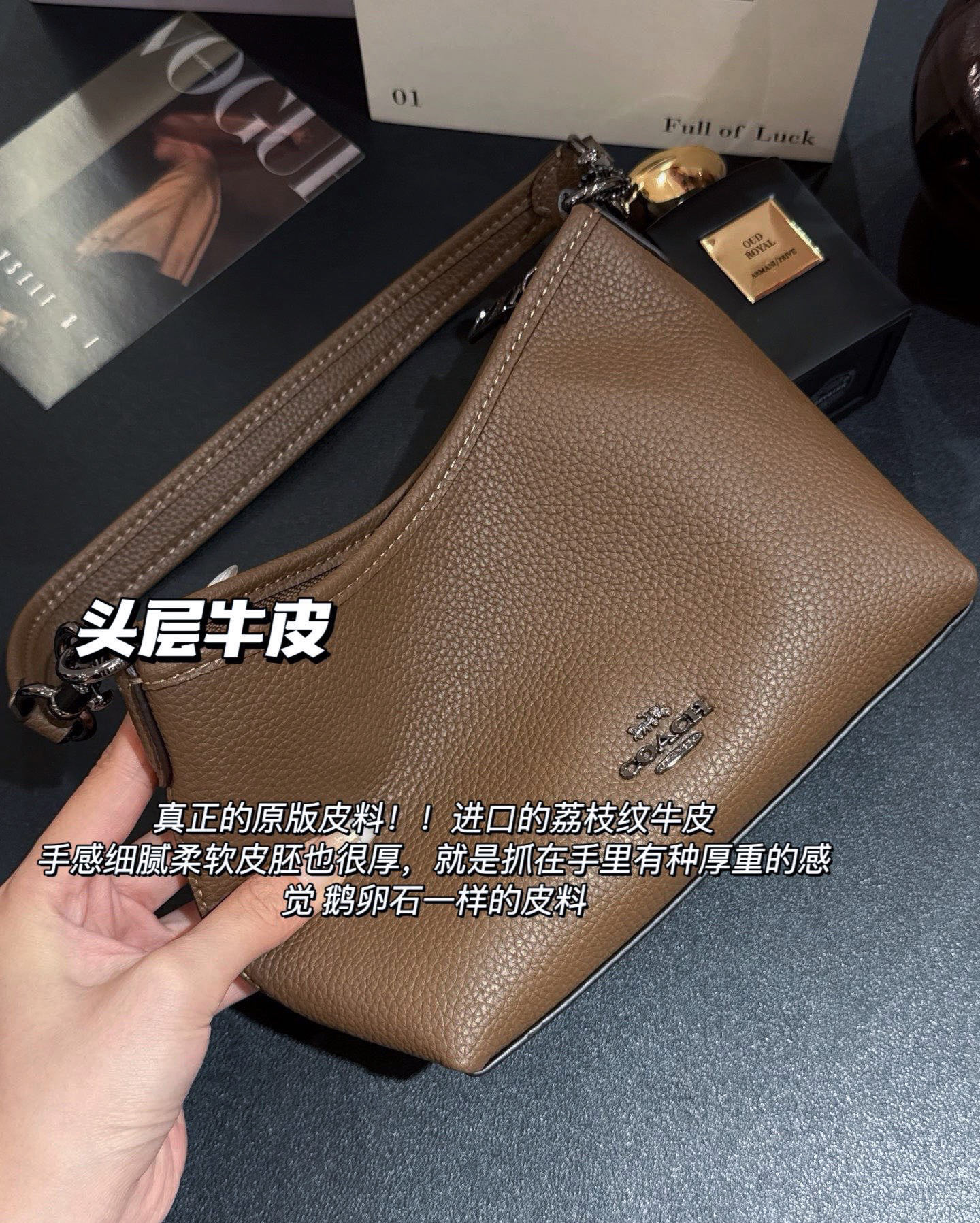 NO:810150,The solid colors are all imported grained calfskin, including the bottom, which is also a whole piece of cowhide!  !  Good skin is very soft, fleshy and has a misty luster, trendy department store, cowhide19860909纯色都是进口的粒面小牛皮的 包括底部也是一整块牛皮！！ 好的皮很软很肉还有雾蒙蒙的光泽,潮品百货,cowhide,accessory