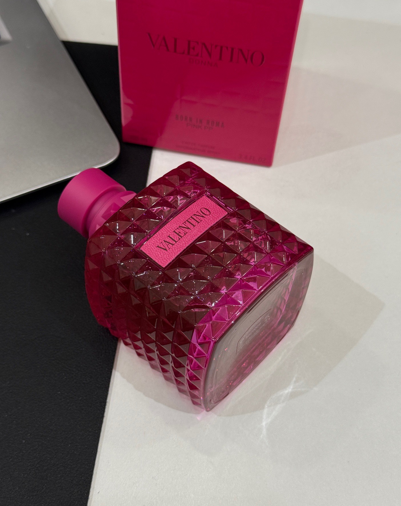 NO:811194,Valentino Valentino Roman ladies pink version ml attribute women's fragrance floral fragrance top note orange middle note orange blossom base note vanilla, perfume, valentino, valentino19860909Valentino 华伦天奴 罗马女士粉色版ml 属性女香 香调花香调 前调橘子 中调橙花 后调香草,香水,valentino,valentino,accessory