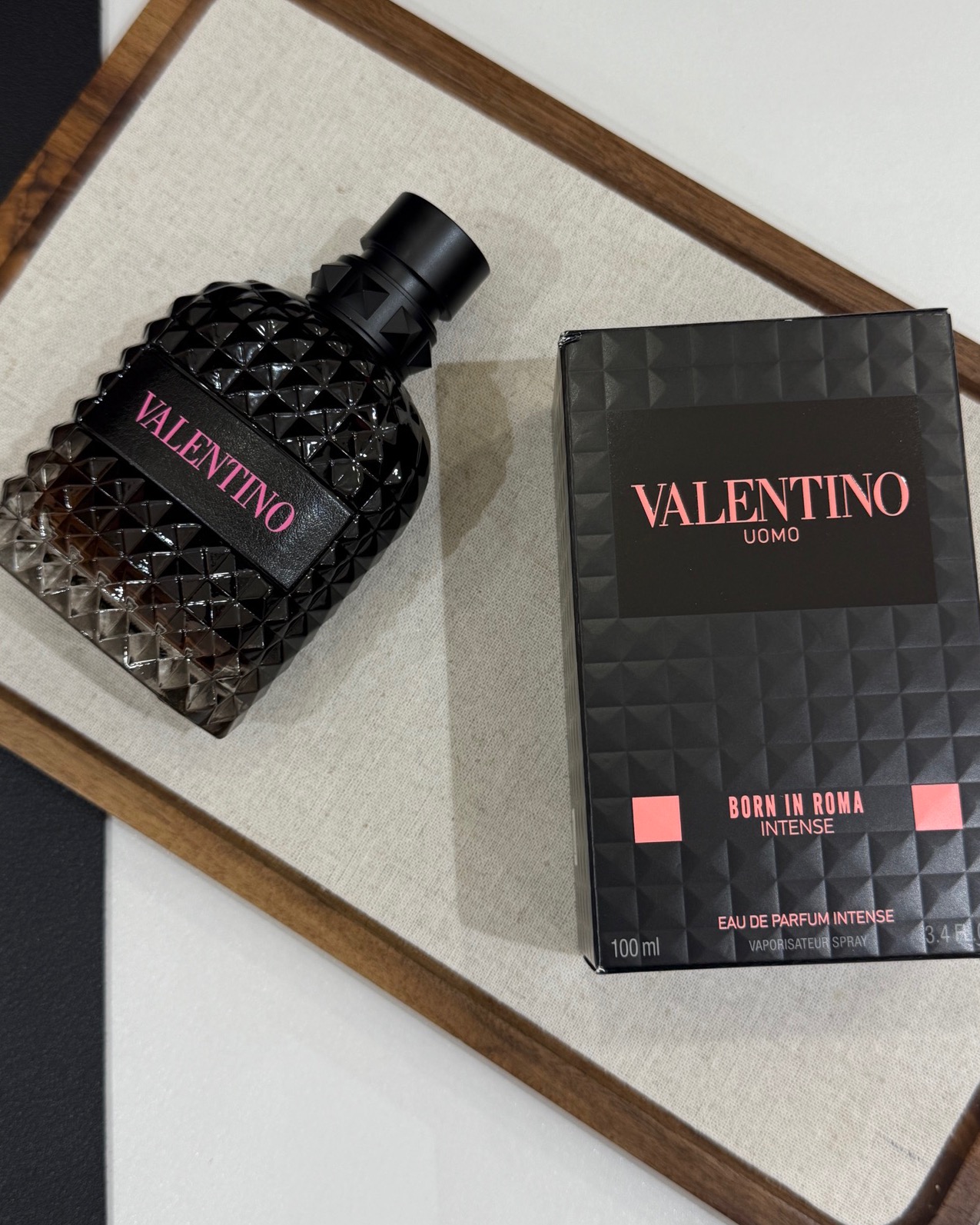NO:811205,Valentino Valentino Mr. Night ml attribute men's fragrance fragrance gourmet oriental top note vanilla middle note lavender base note vetiver, perfume, valentino, valentino19860909Valentino 华伦天奴 暗夜先生ml 属性男香 香调美食东方调 前调香草 中调薰衣草 后调香根草,香水,valentino,valentino,accessory