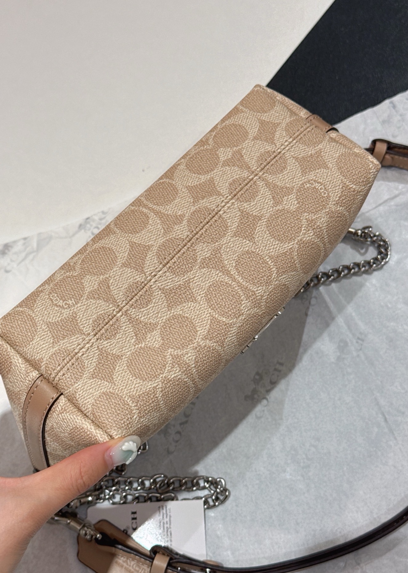 NO:850816,The bottom and sides are all facing patterns. Real fee 060310, Chaopin Department Store19860909底部 侧面都是对纹的 真的费 060310,潮品百货,accessory