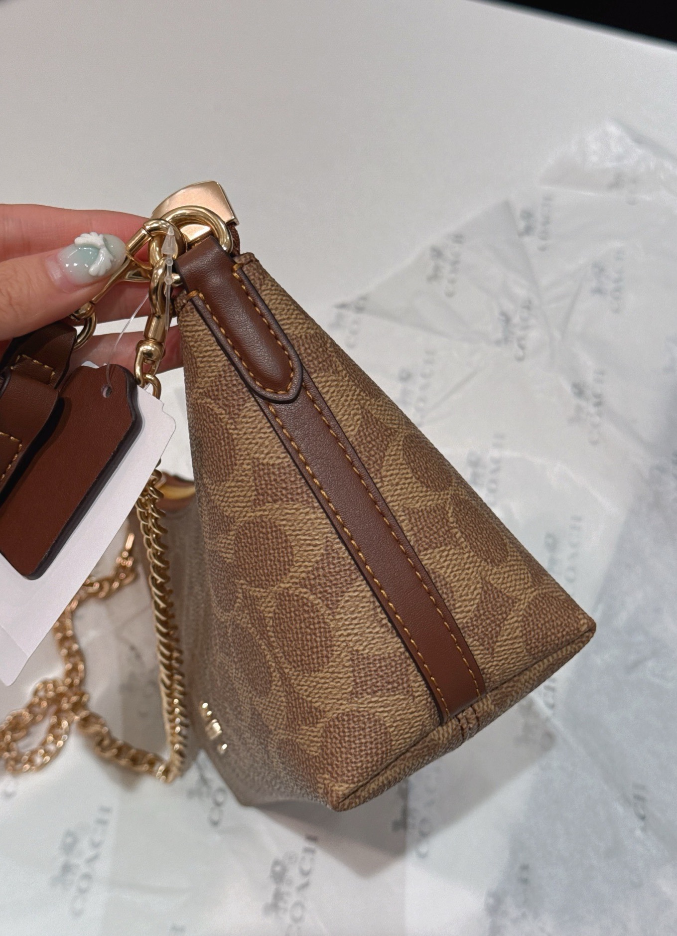 NO:850806,The leather and leather are both transparent and shiny, and feel extremely soft and waxy. 060310, Chaopin Department Store19860909配皮都是 呈现通透光泽感 手感巨软糯厚实 060310,潮品百货,accessory