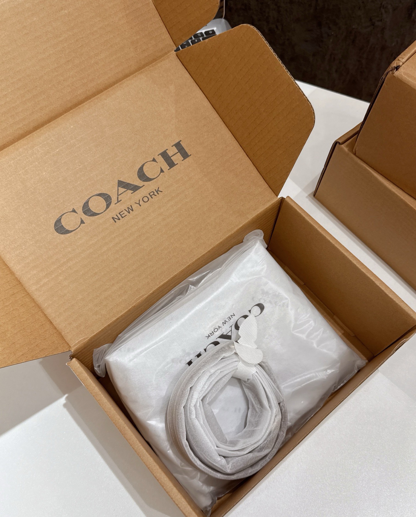 NO:850738,Complete gift box packaging!  It’s okay to give it away and keep it for yourself 060310, Chaopin Department Store19860909全套礼盒包装！送人自留都很ok 060310,潮品百货,accessory