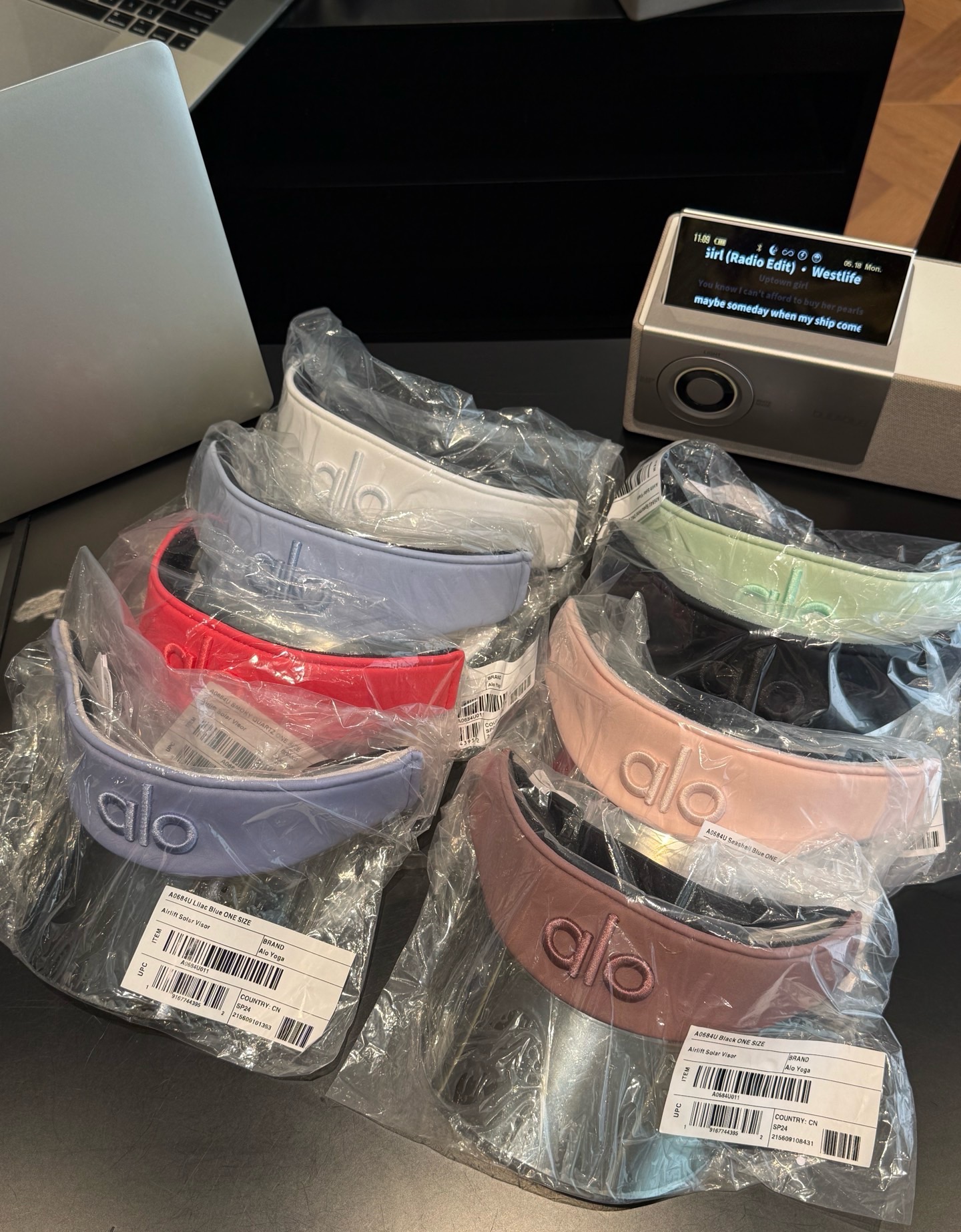 NO:850120,Complete set of original packaging, elevators and wash labels are included!  !  , hat. scarf. socks, socks, hats19860909全套原包装 吊卡 洗标都在！！,帽子.围巾.袜子,socks,hats,accessory