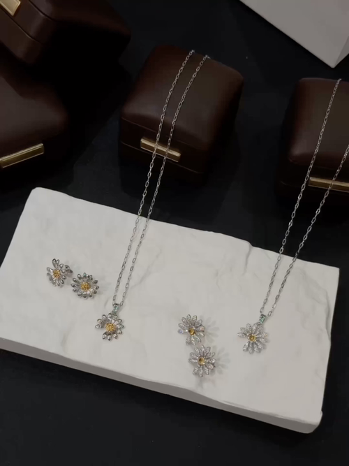 Van Cleef & Arpels Haute Couture Haute Joaillerie Fine Jewelry Earrings