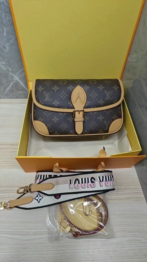Elegante Bolso de Cuero con Diseño Monograma de Louis Vuitton, 25 cm 1 Elegante Bolso de Cuero con Diseño Monograma de Louis Vuitton, 25 cm