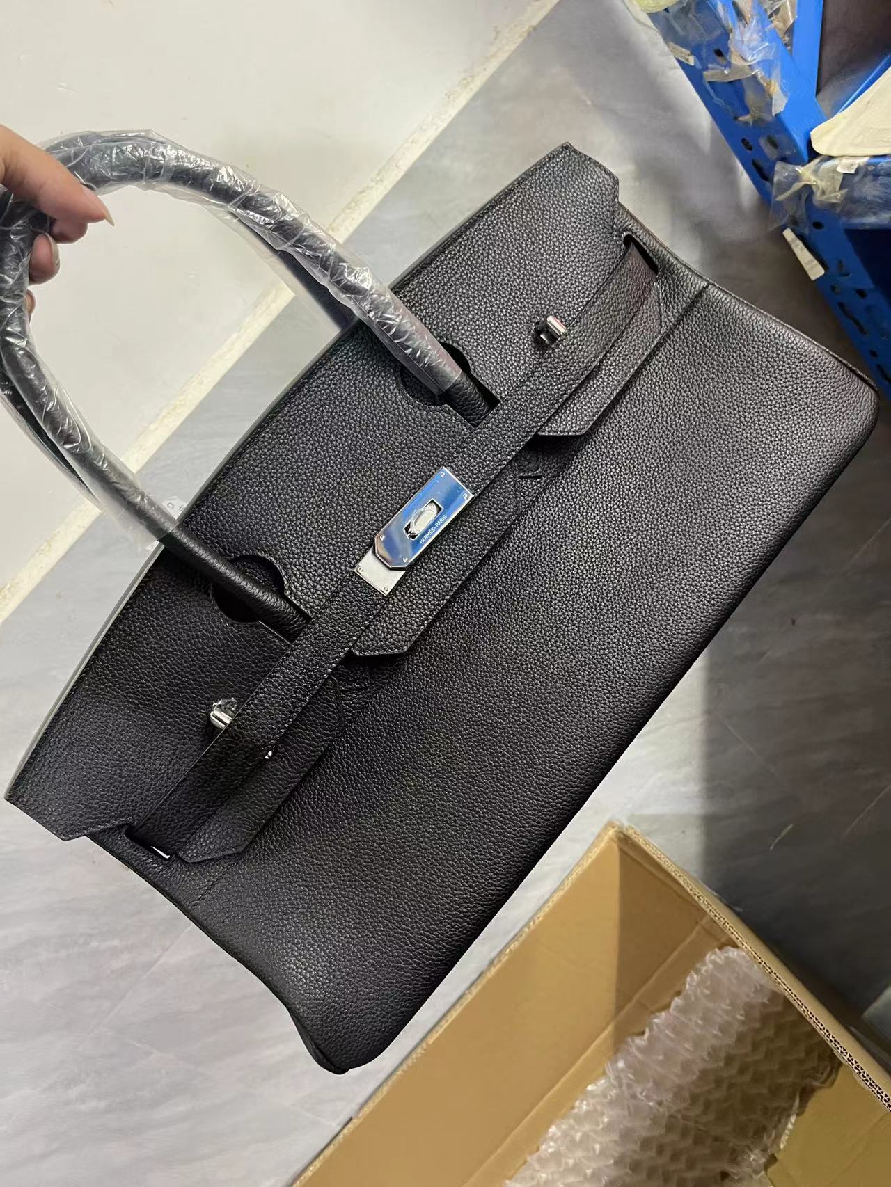 Shoulder birkin 42 cm negro, hebilla plateada, piel togo, hilo encerado a mano